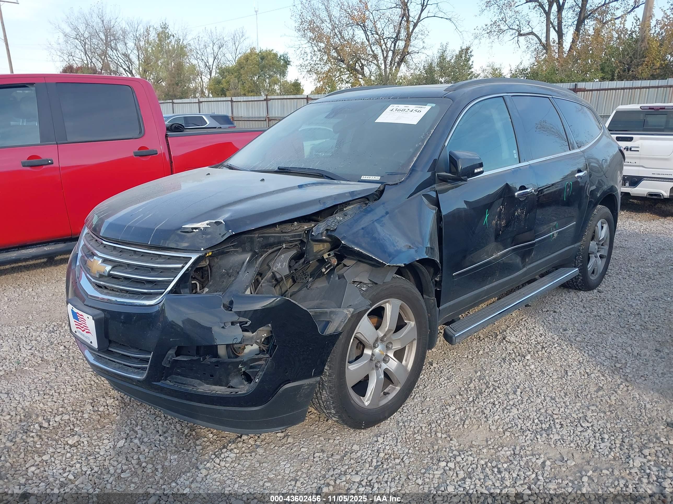 CHEVROLET TRAVERSE image 6