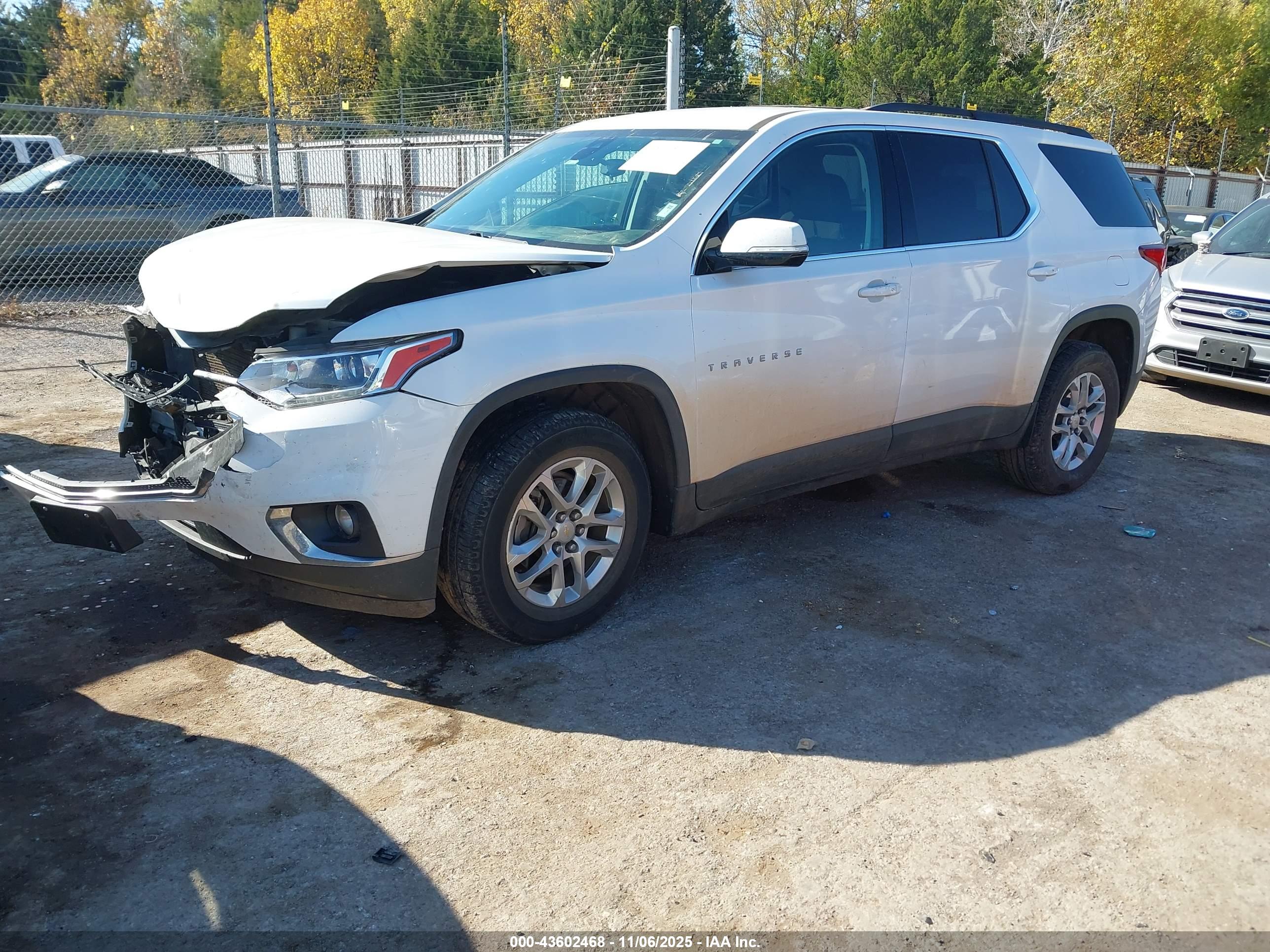 CHEVROLET TRAVERSE image 2