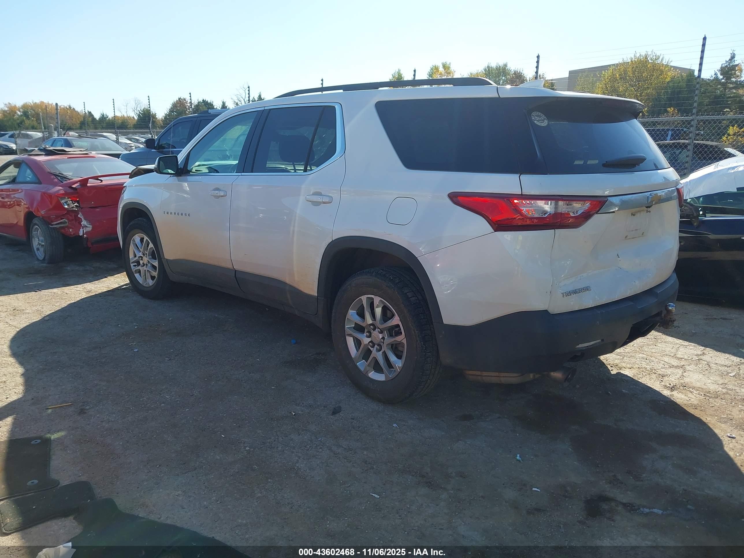 CHEVROLET TRAVERSE image 3