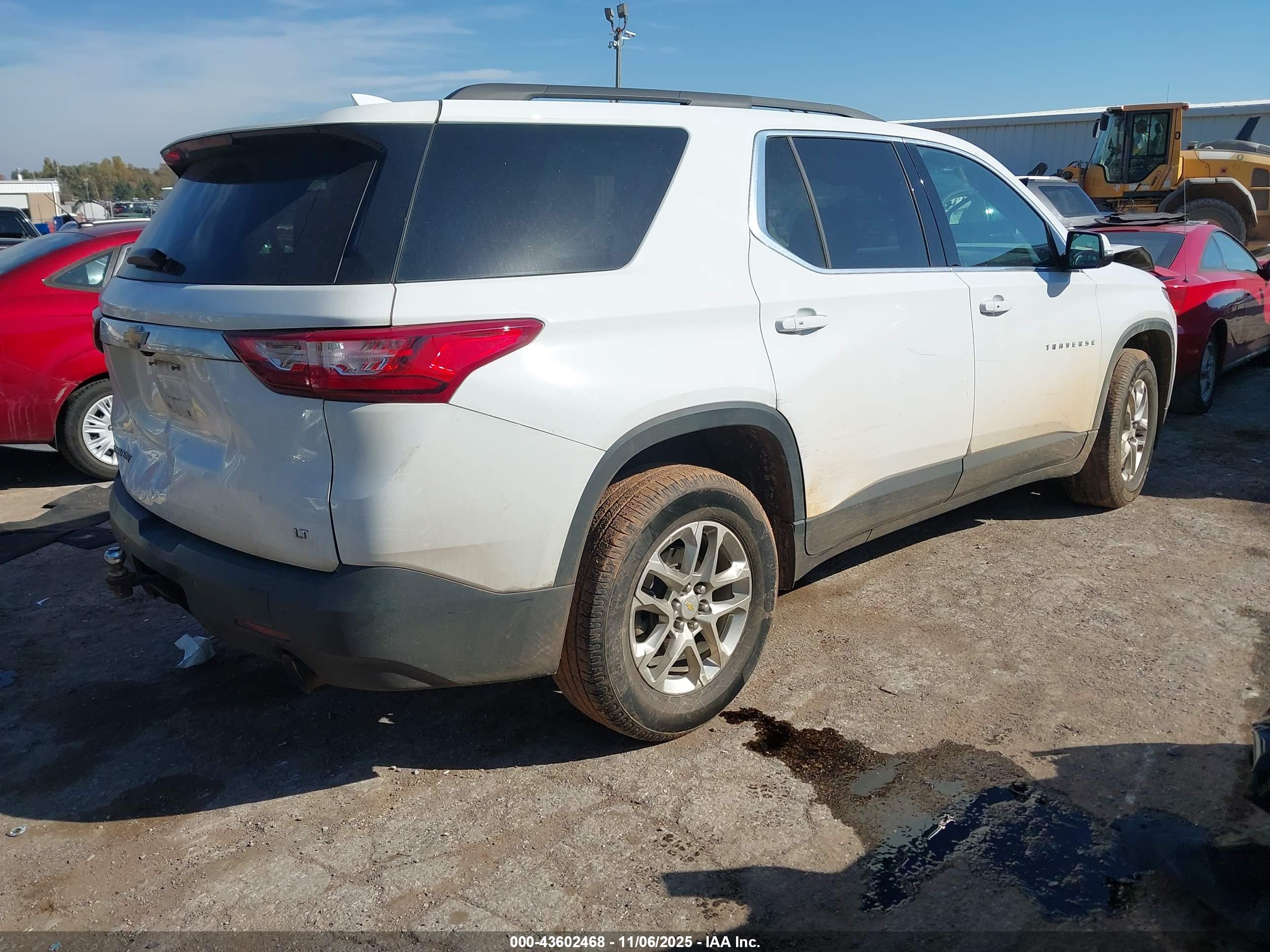 CHEVROLET TRAVERSE image 4