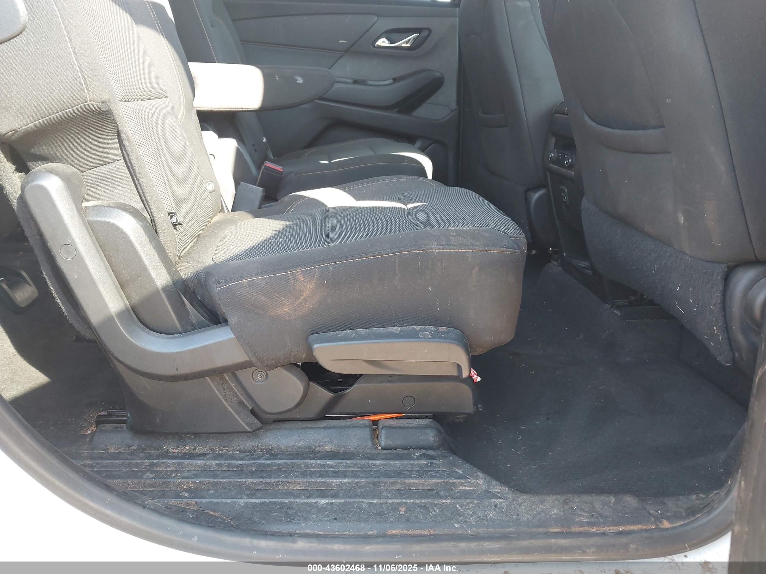 CHEVROLET TRAVERSE image 8