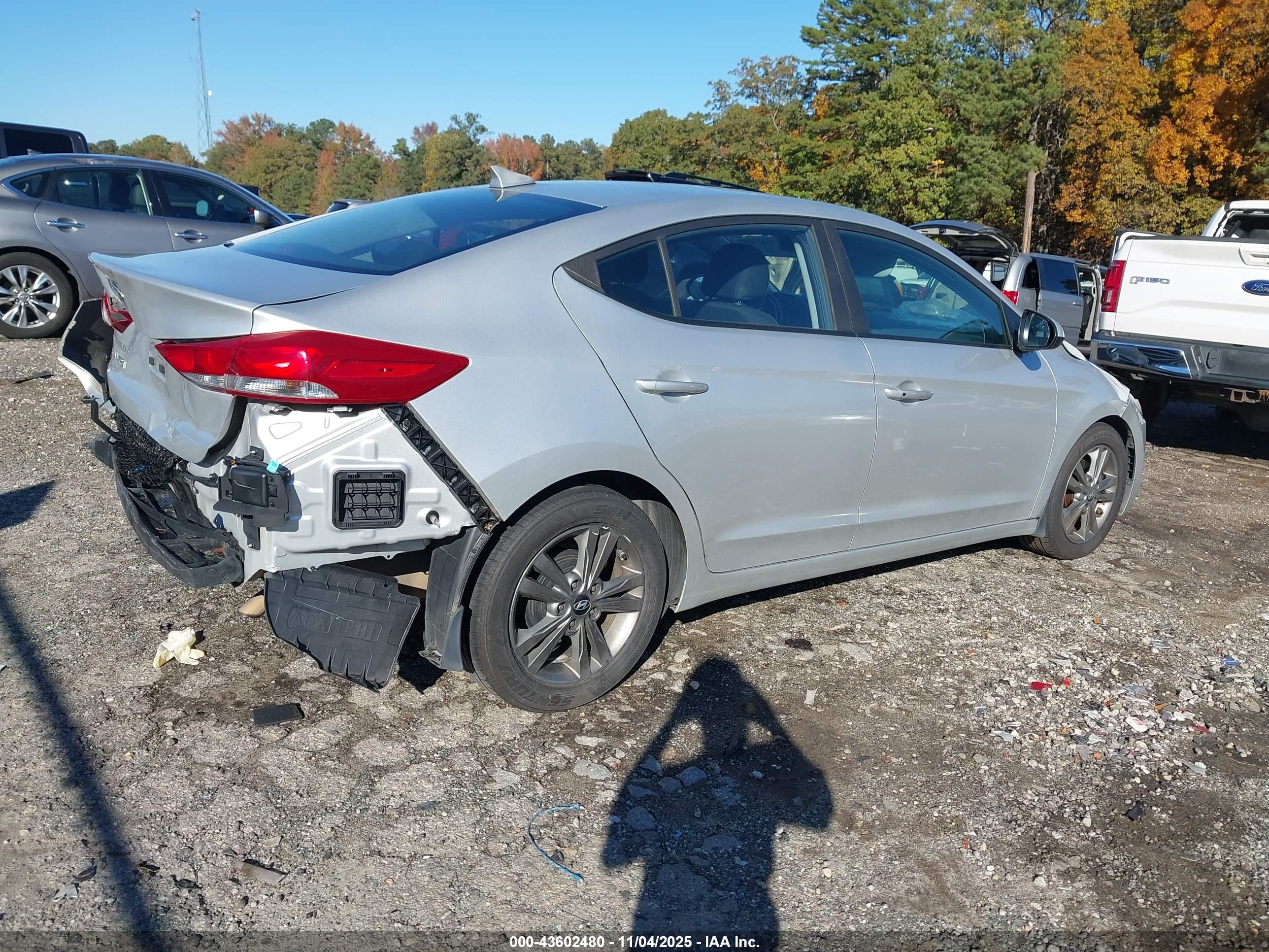 HYUNDAI ELANTRA image 4