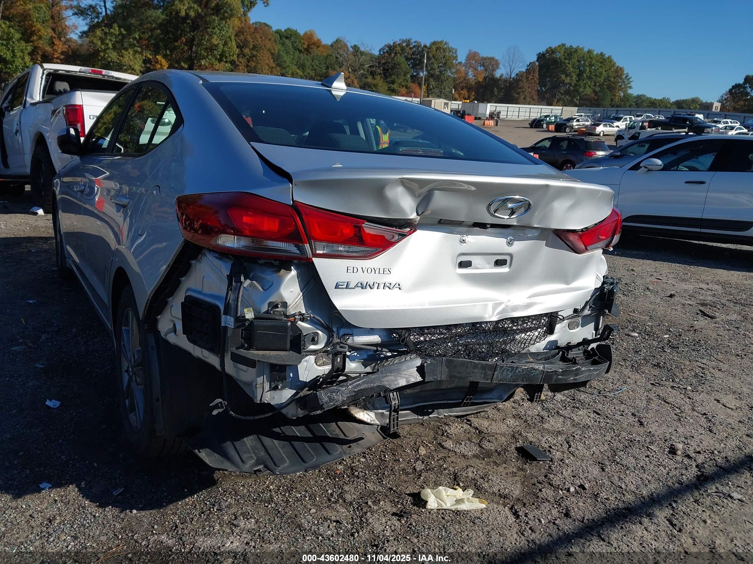 HYUNDAI ELANTRA image 6
