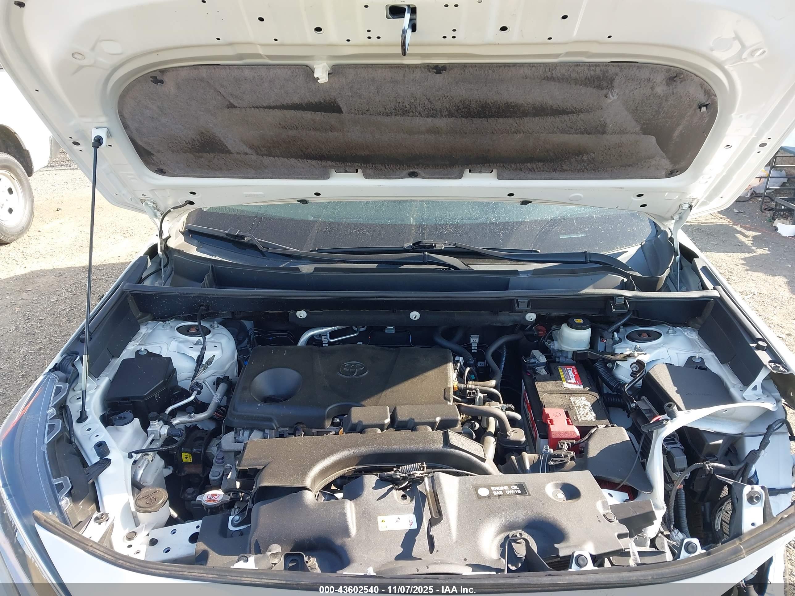 TOYOTA RAV4 image 10