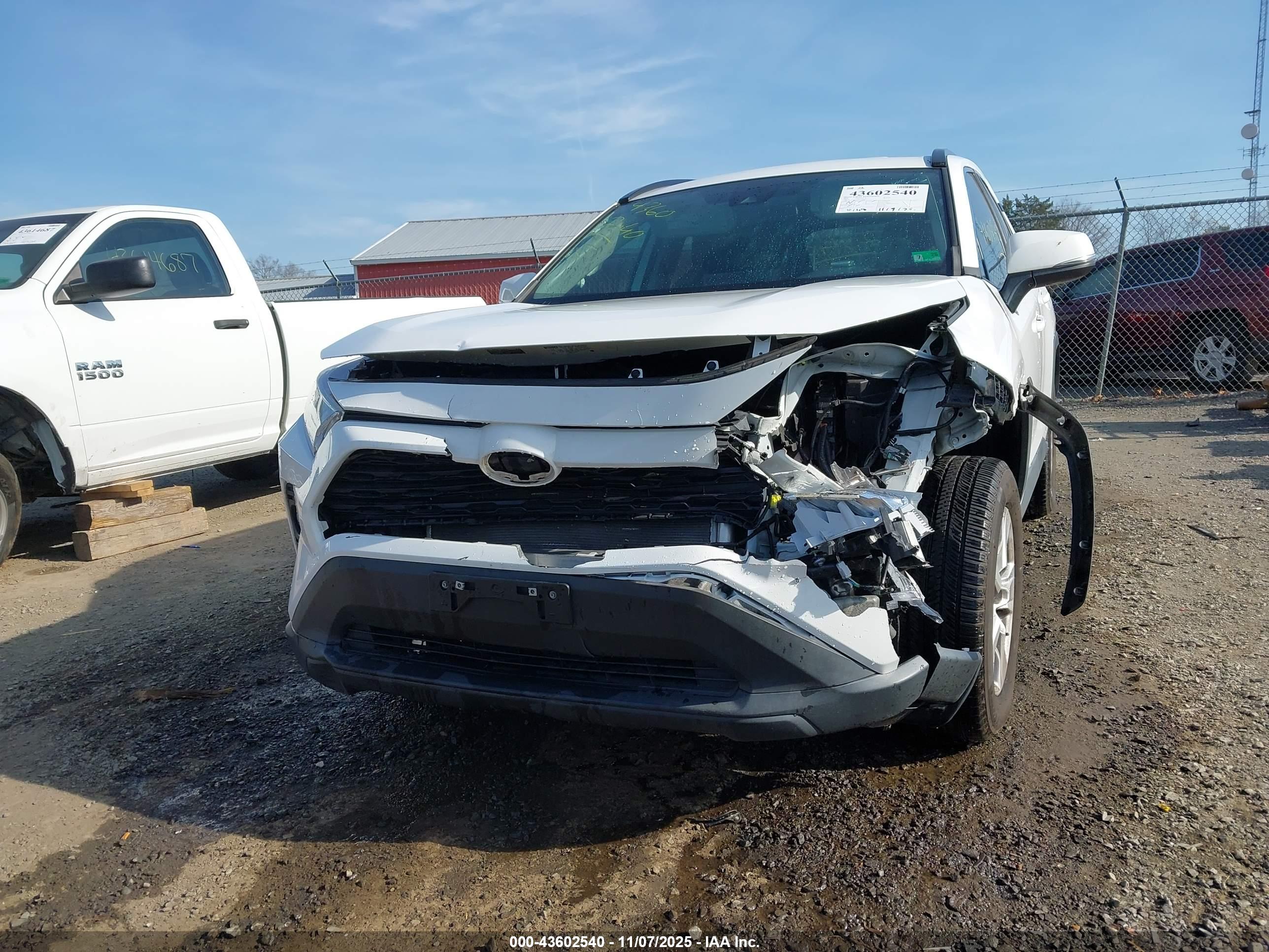 TOYOTA RAV4 image 6