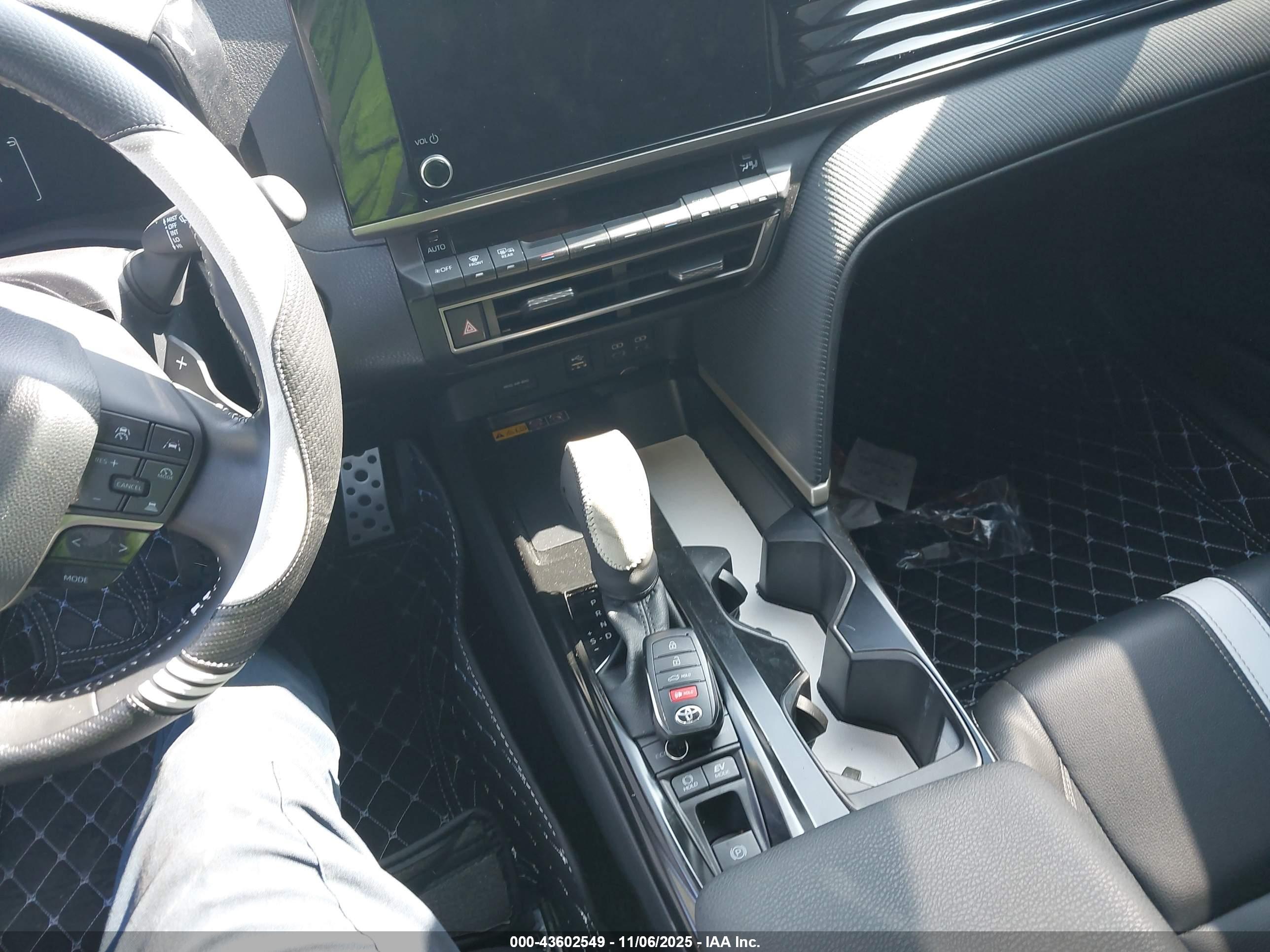 TOYOTA CAMRY image 11