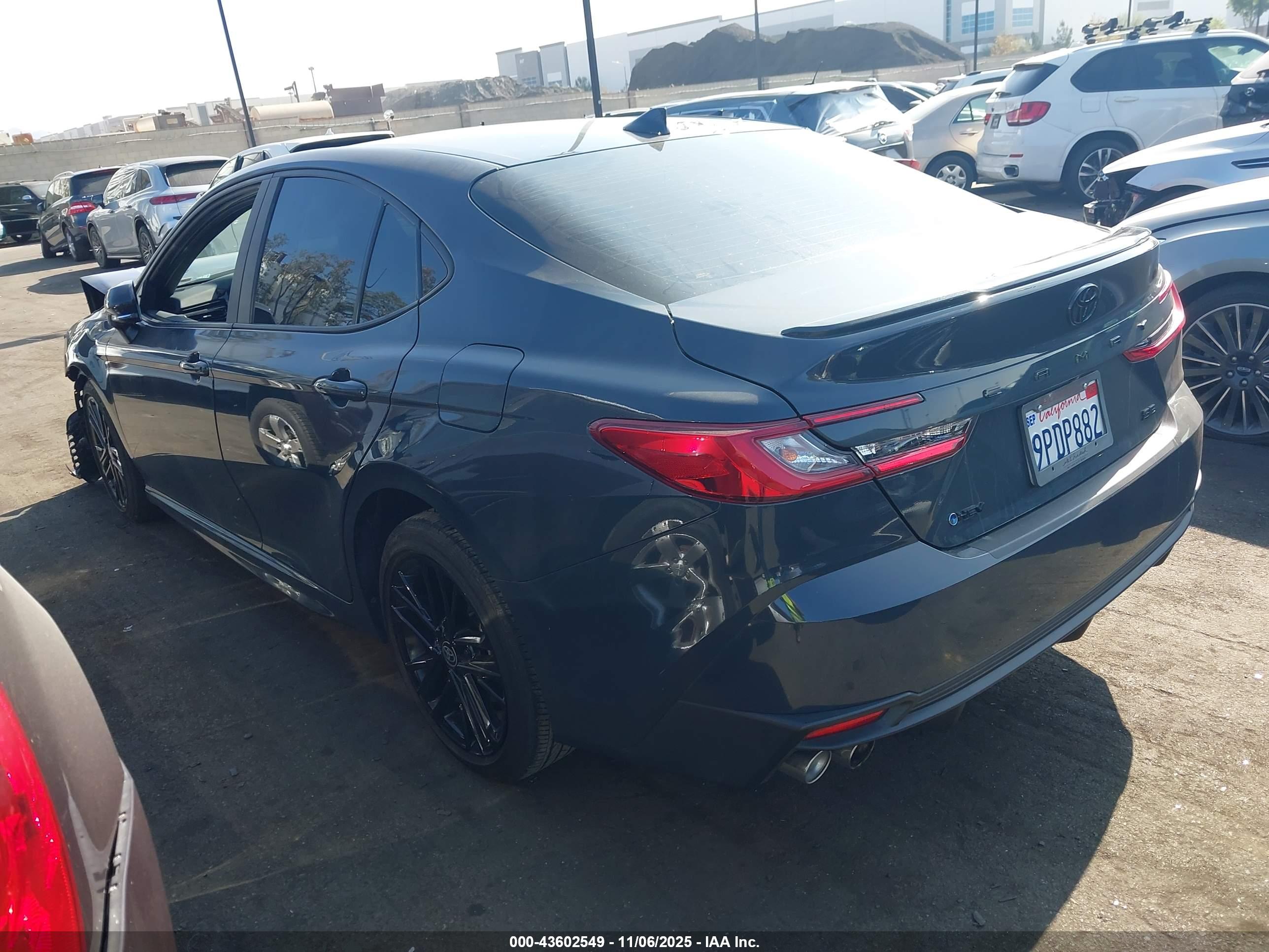 TOYOTA CAMRY image 3