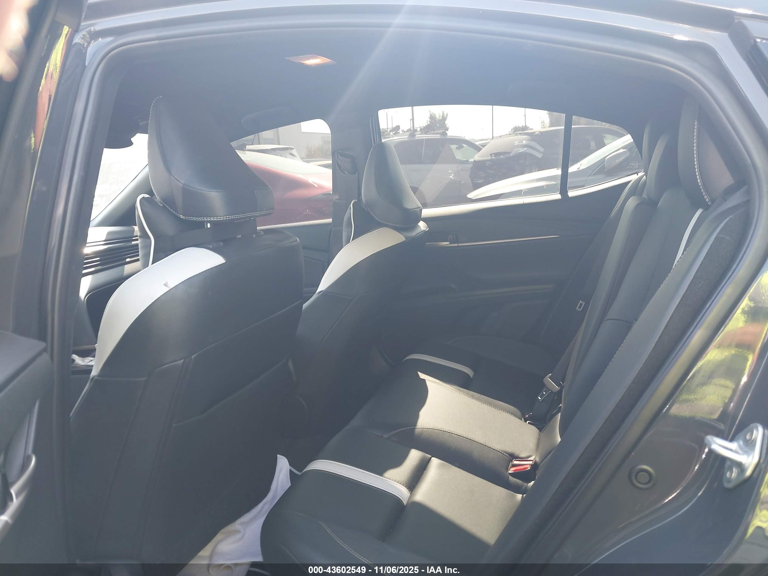 TOYOTA CAMRY image 8