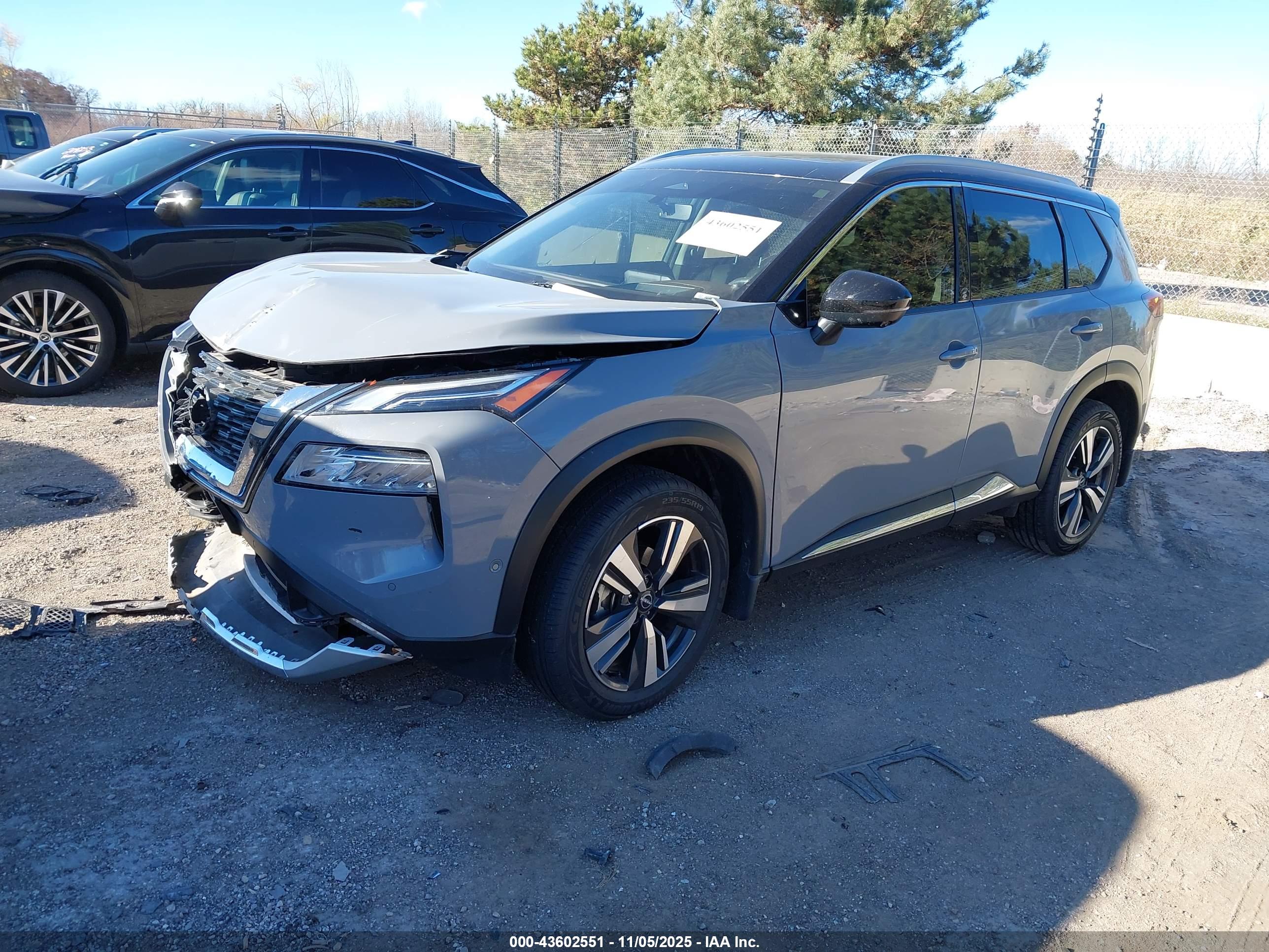 NISSAN ROGUE image 2