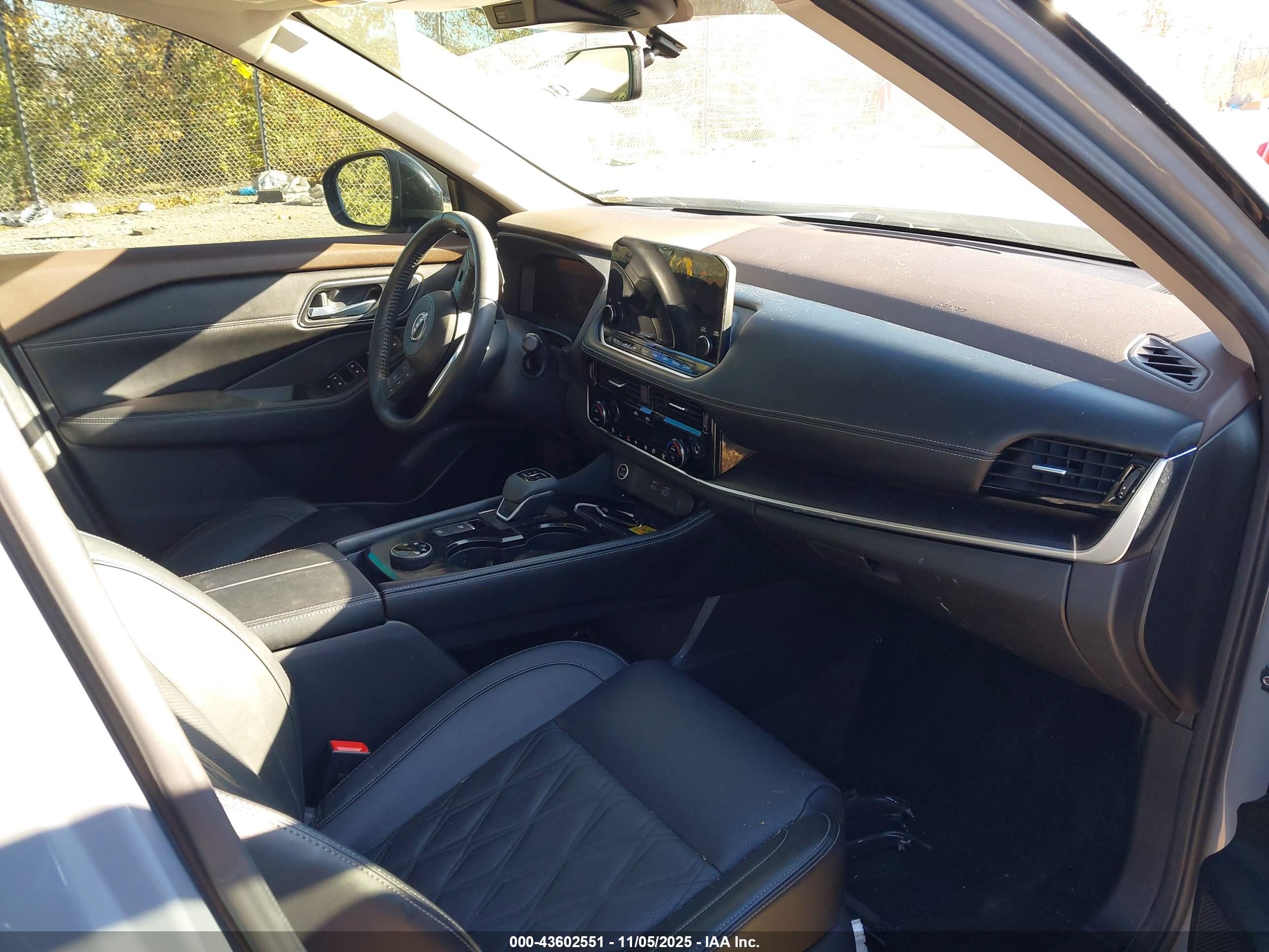 NISSAN ROGUE image 5