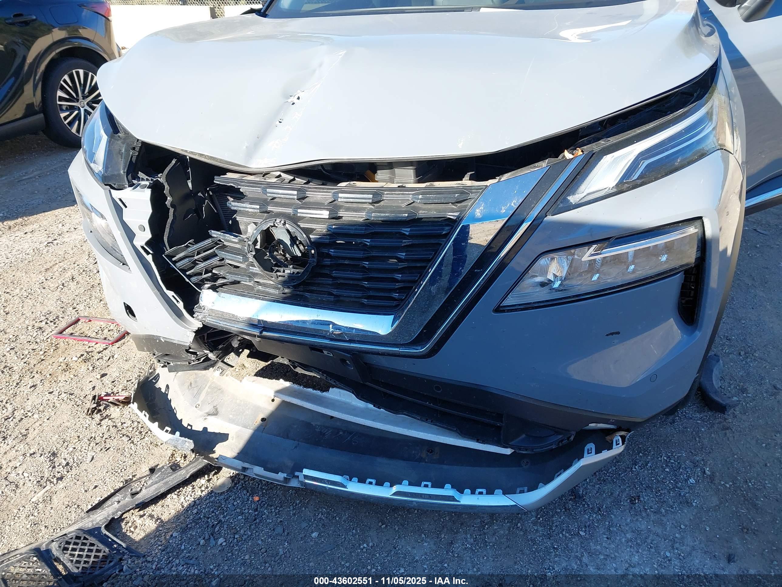 NISSAN ROGUE image 6