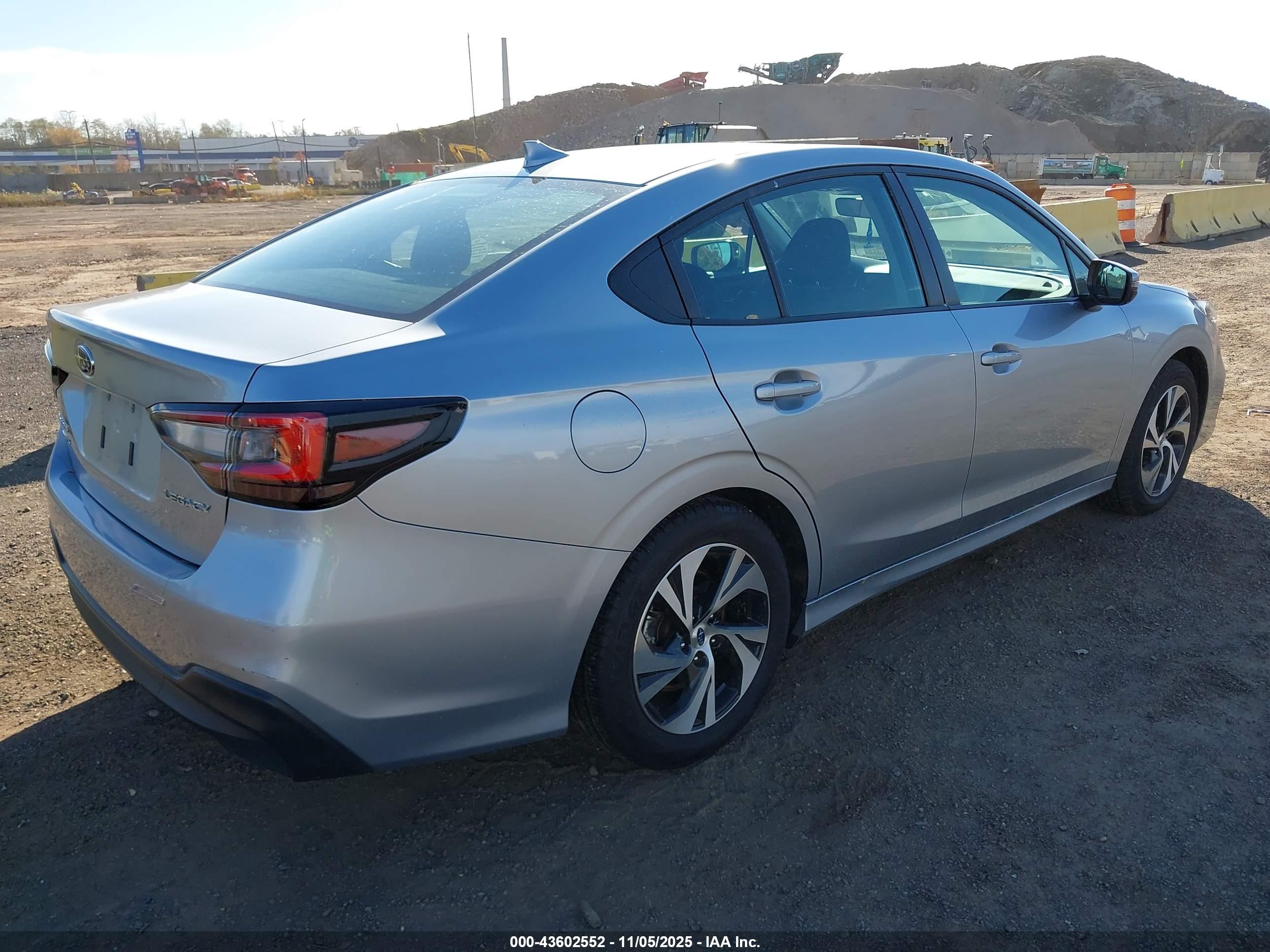 SUBARU LEGACY image 4