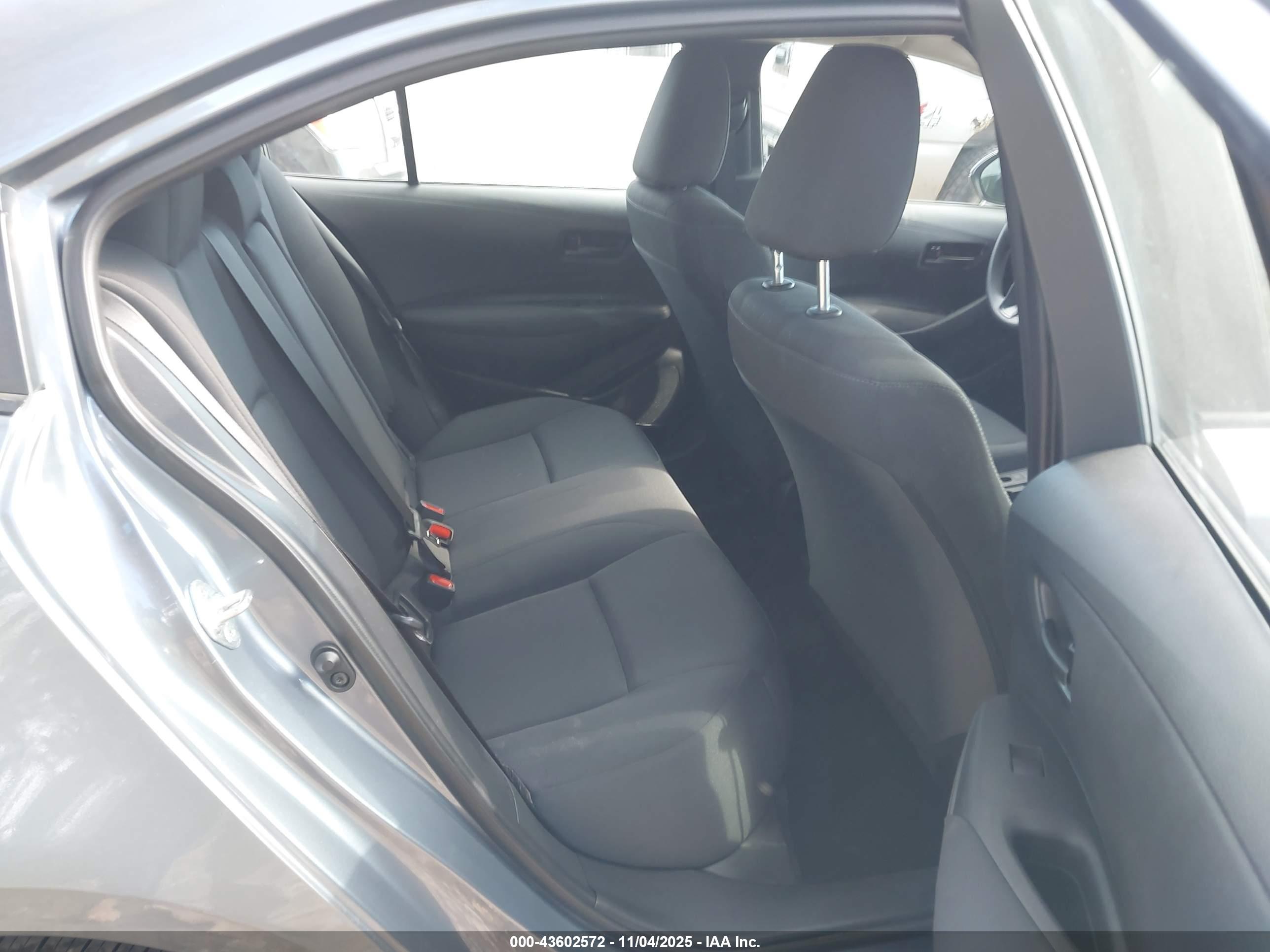 TOYOTA COROLLA image 8
