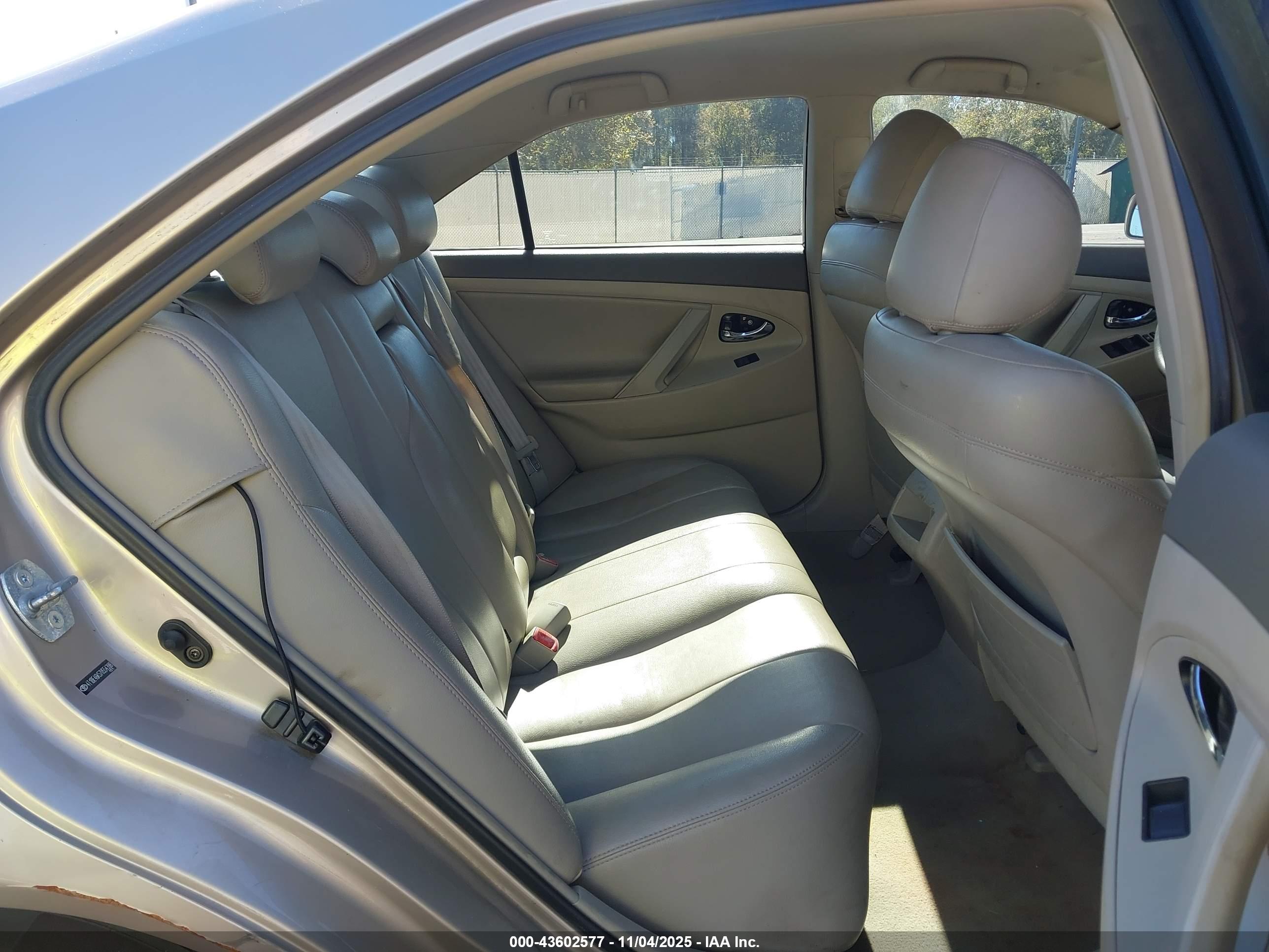 TOYOTA CAMRY image 8