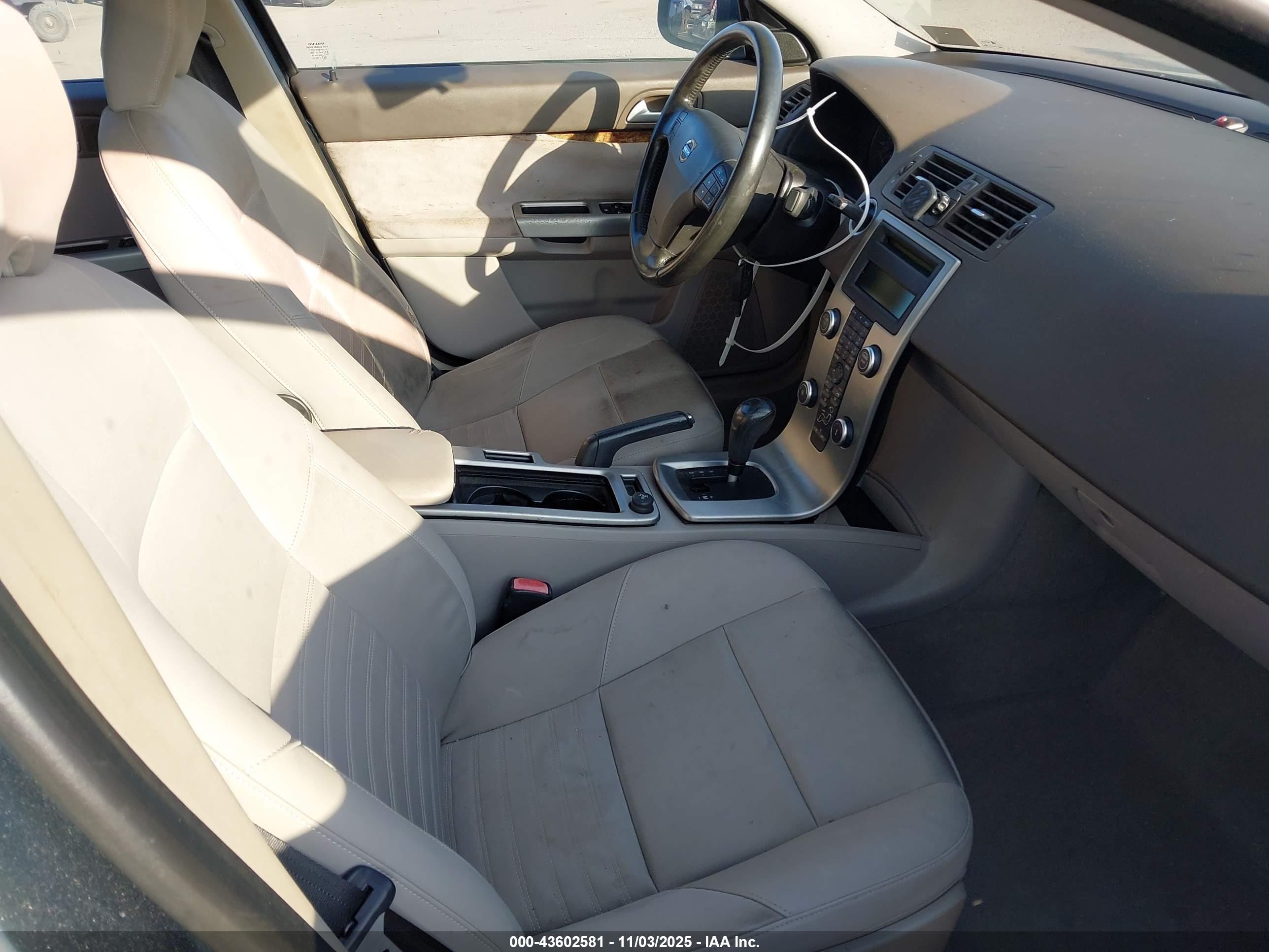 VOLVO S40 image 5