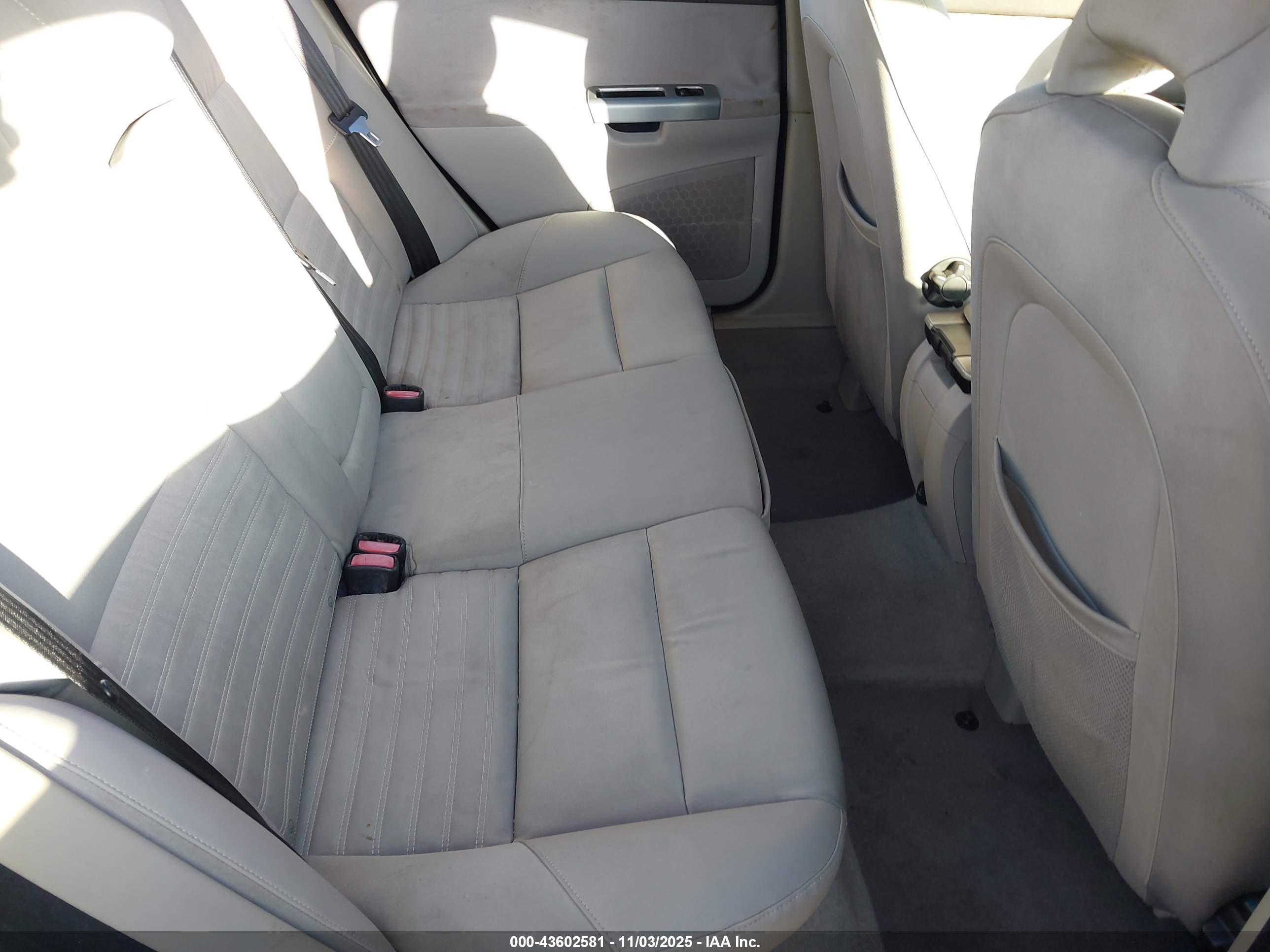 VOLVO S40 image 8