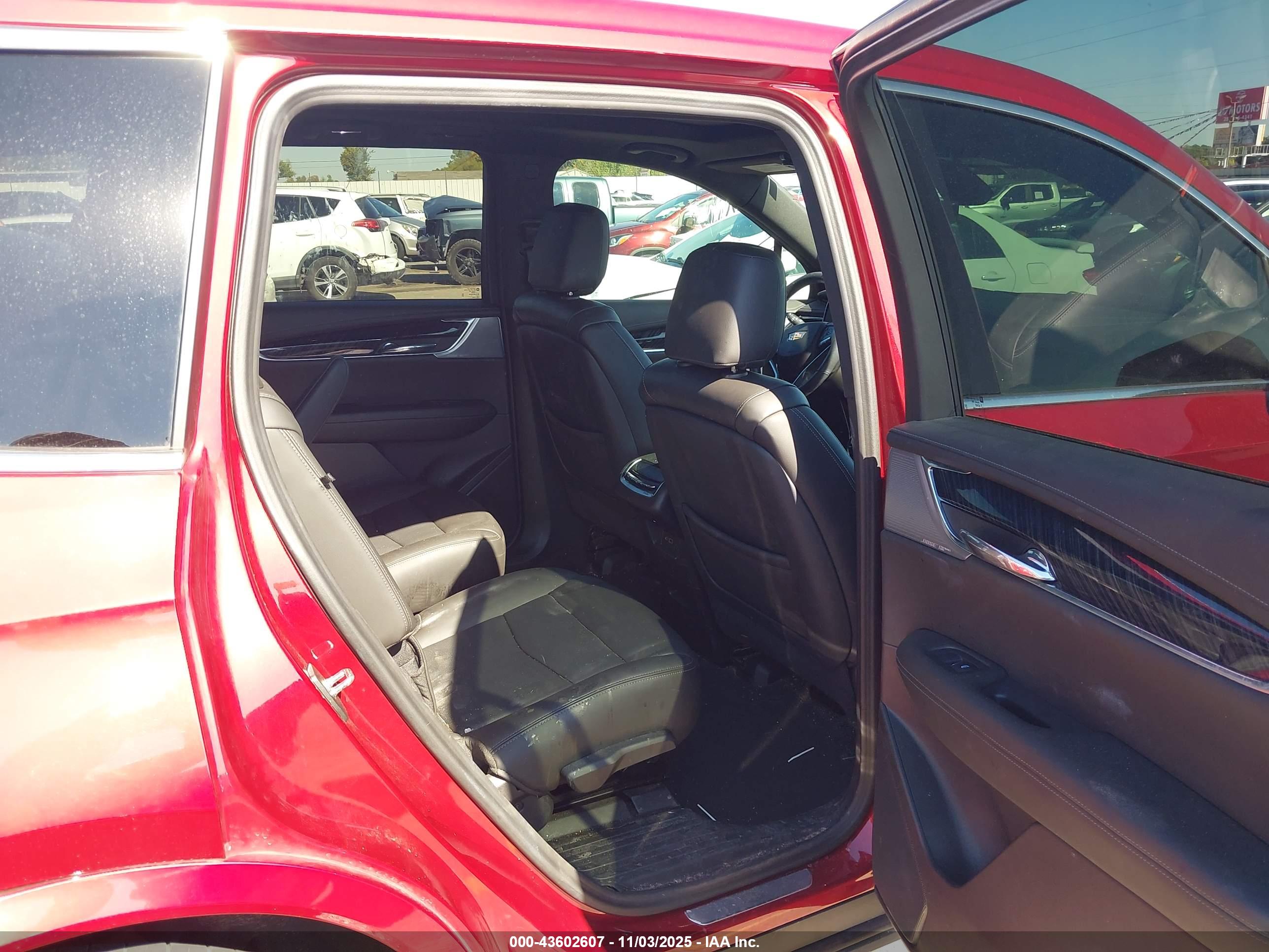 CADILLAC XT6 image 8