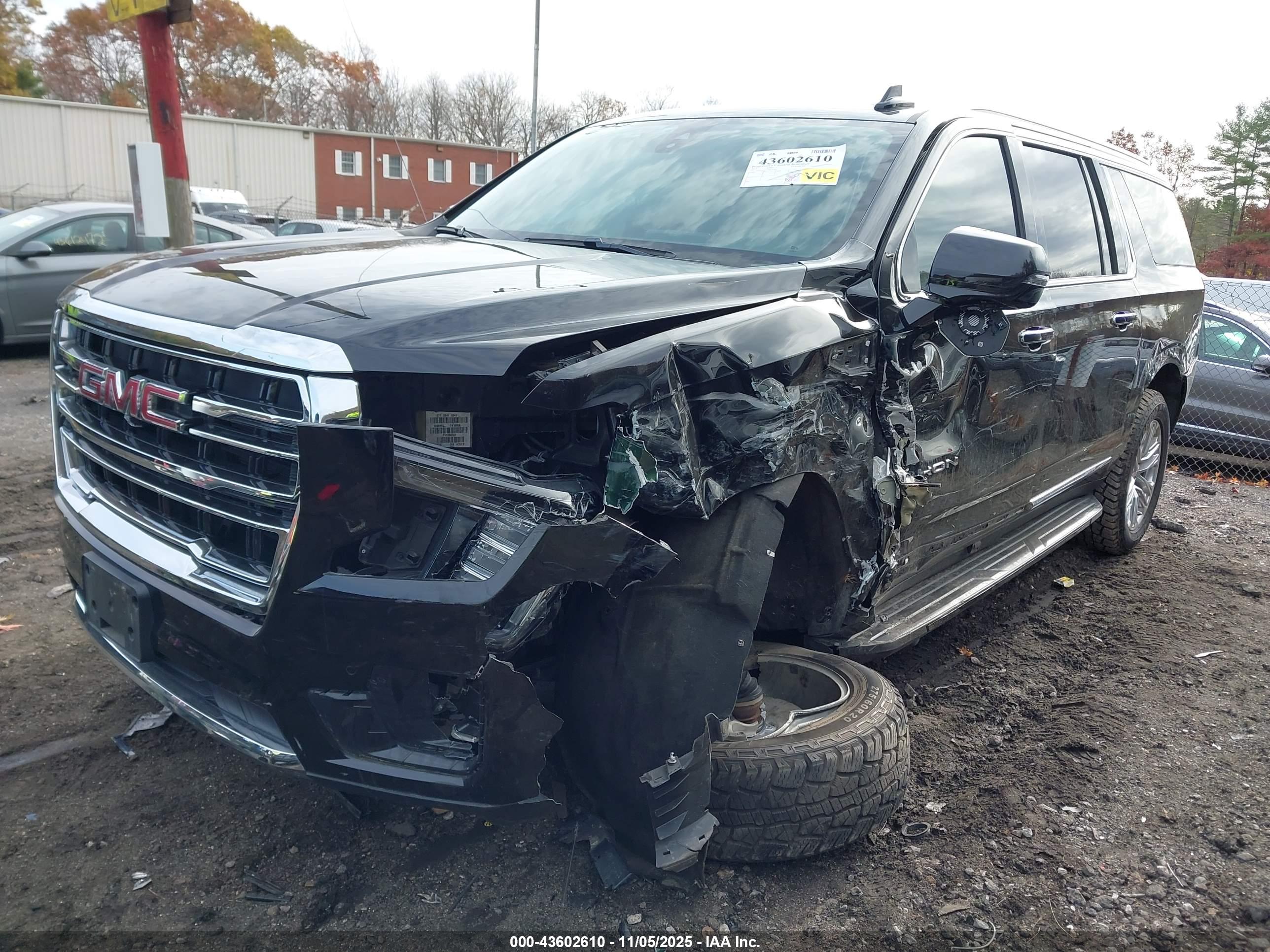 GMC YUKON image 2