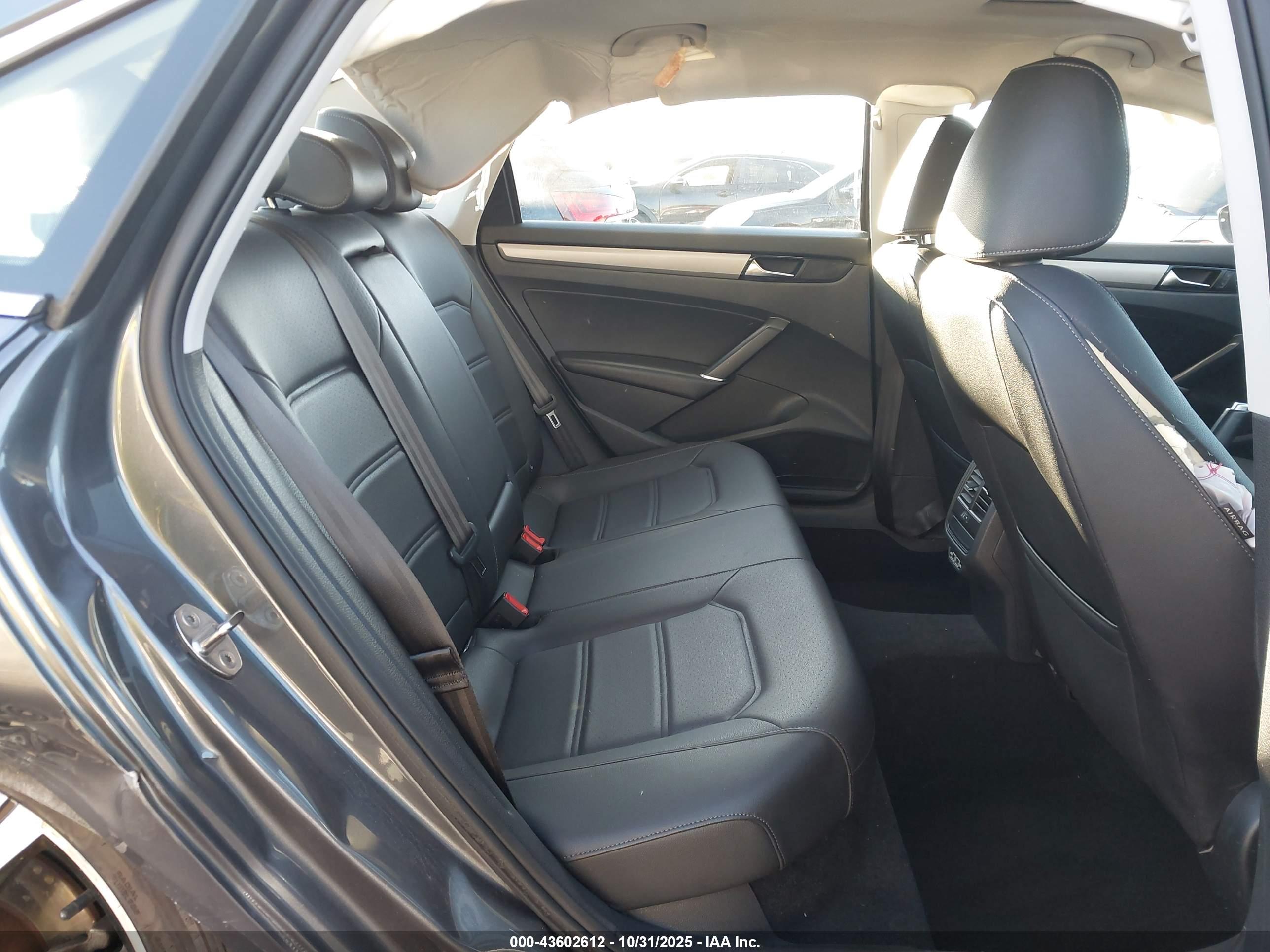 VOLKSWAGEN PASSAT image 8