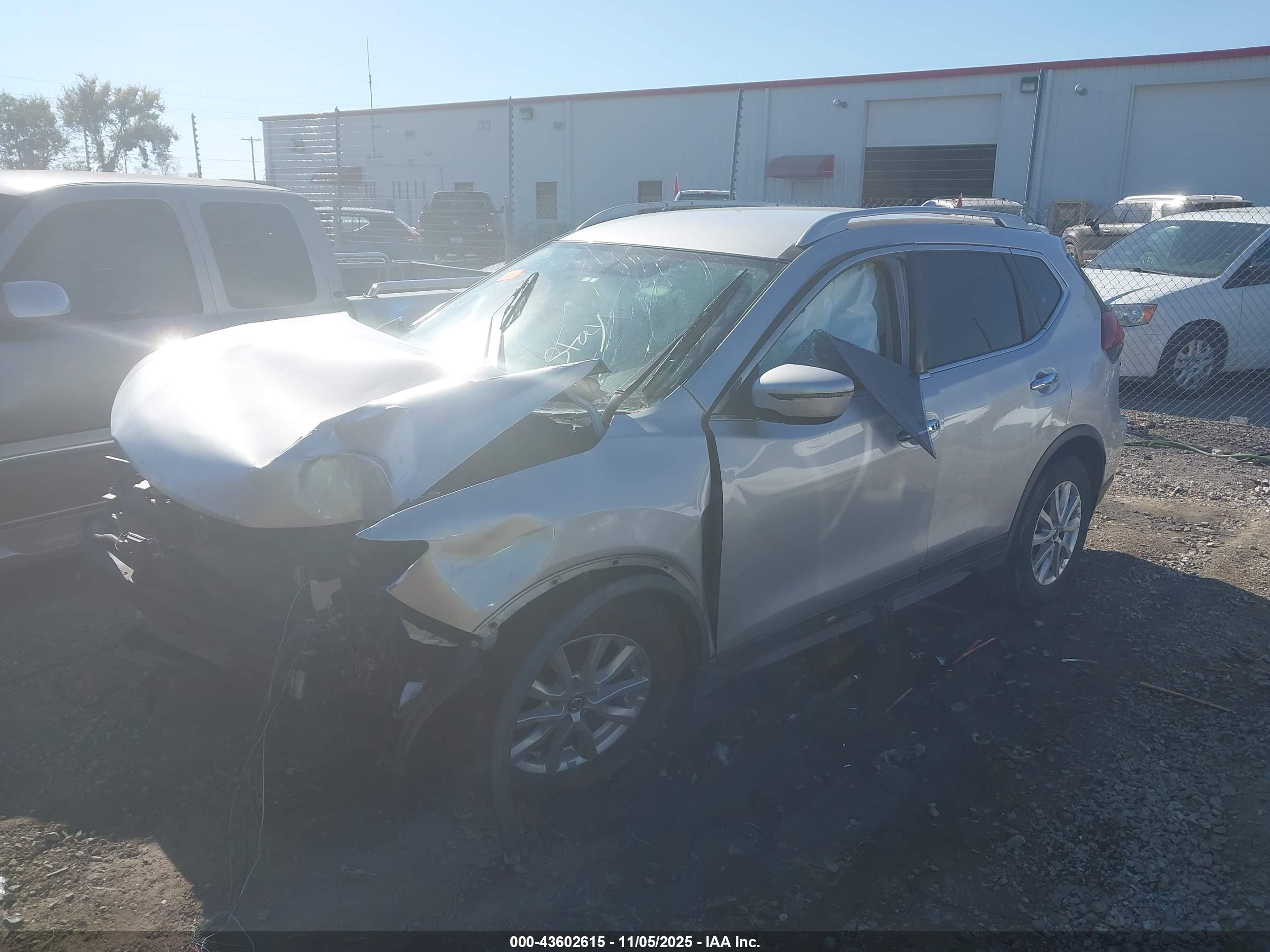 NISSAN ROGUE image 2