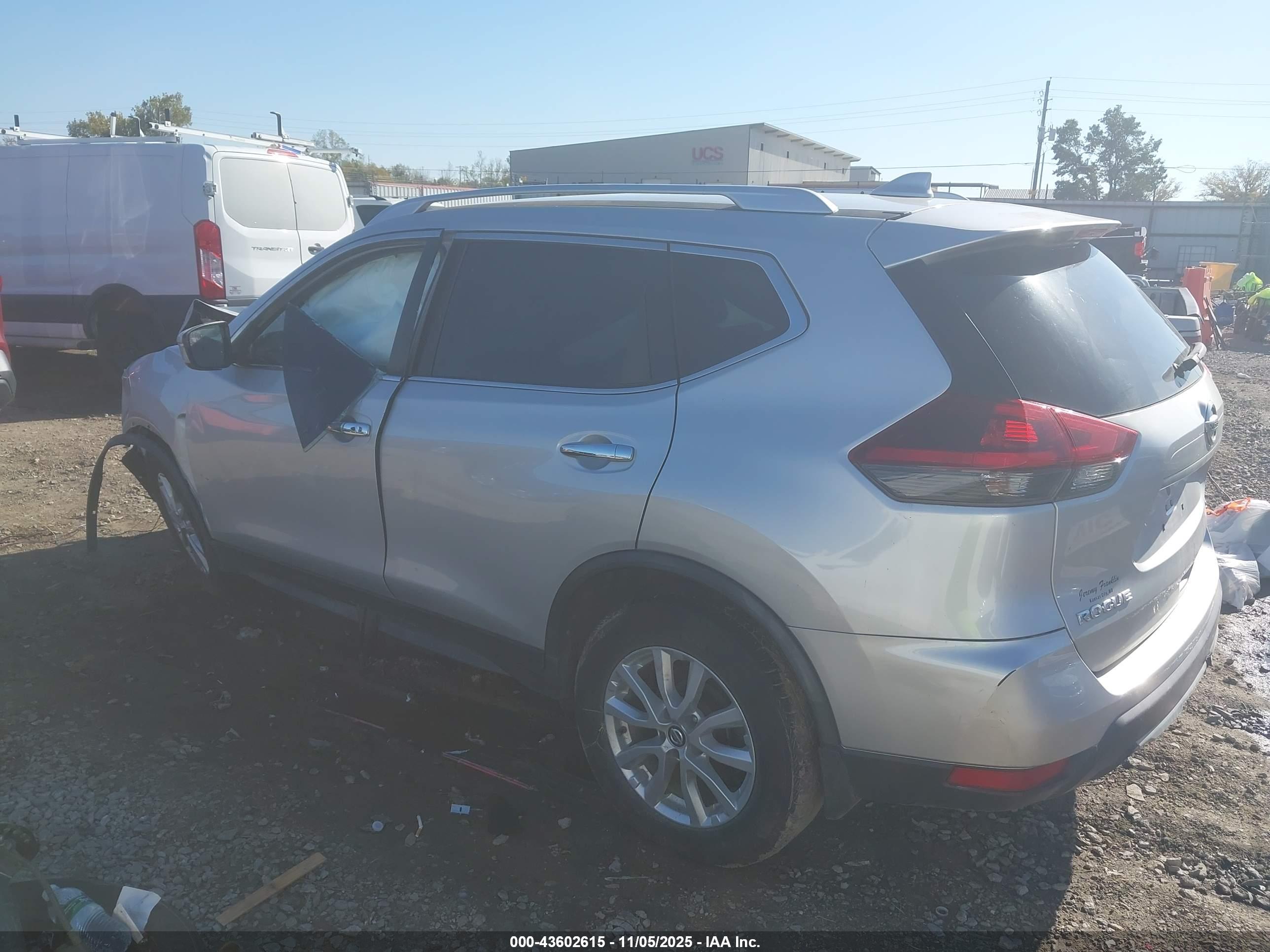 NISSAN ROGUE image 3