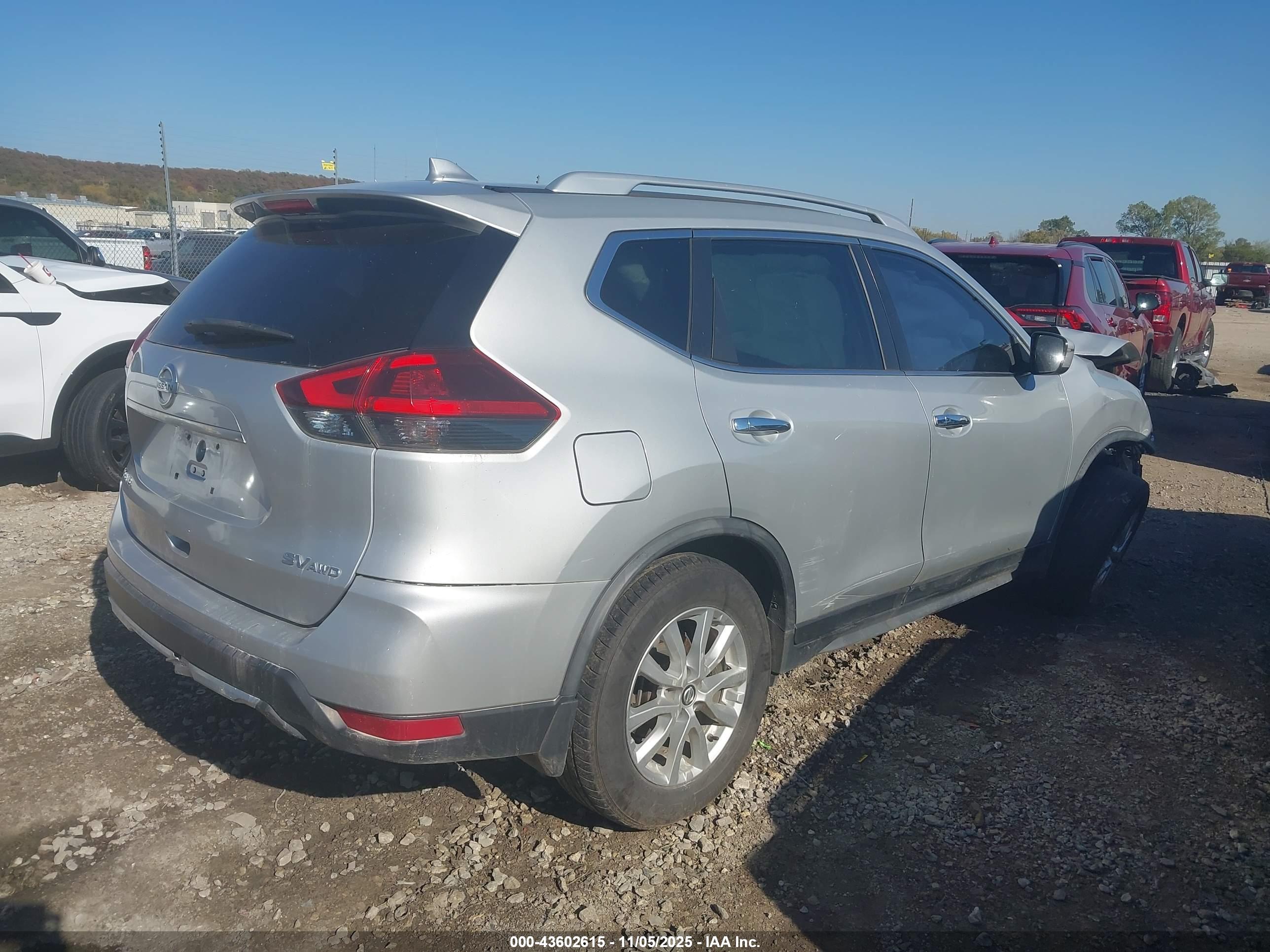 NISSAN ROGUE image 4
