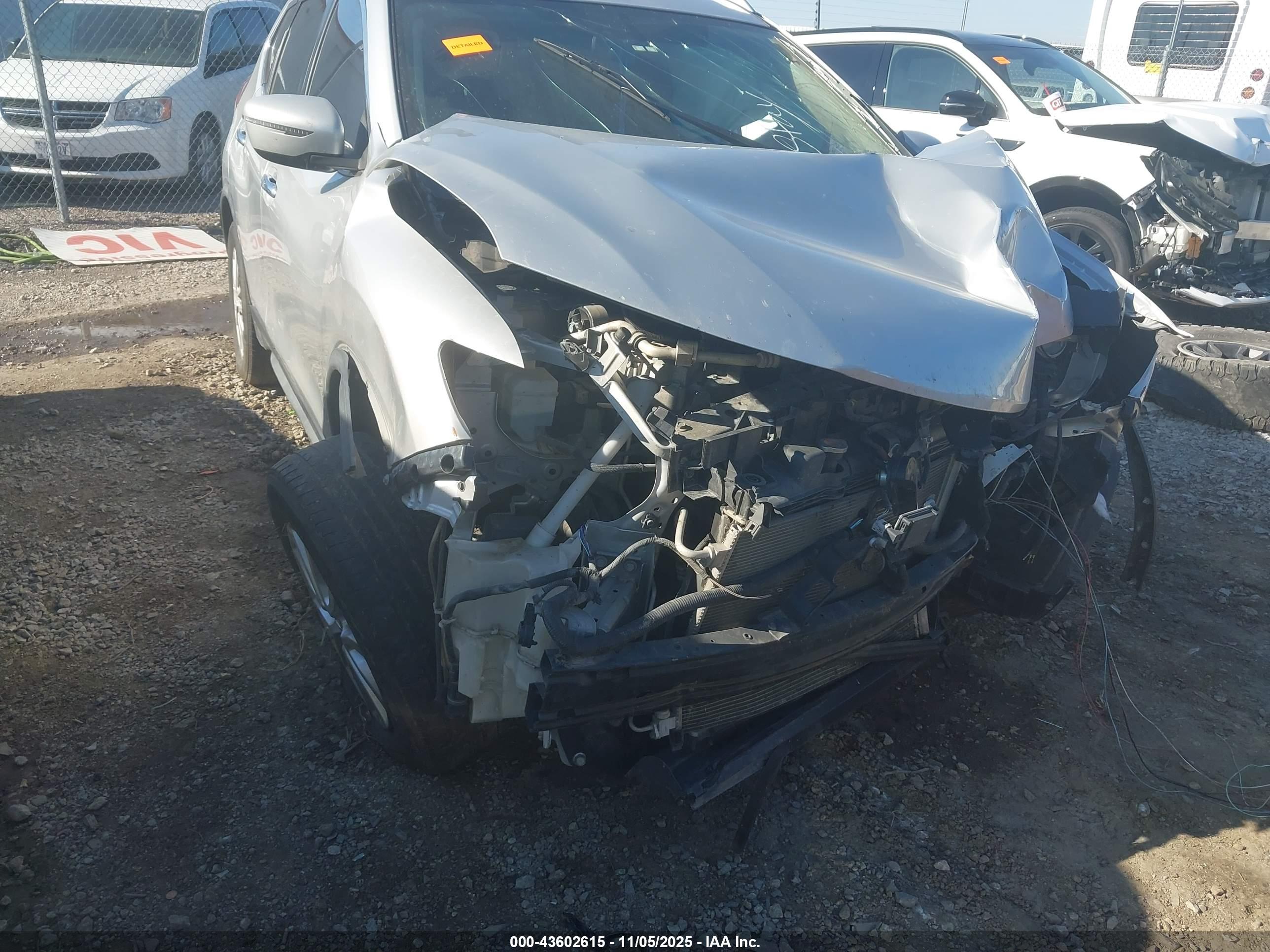 NISSAN ROGUE image 6