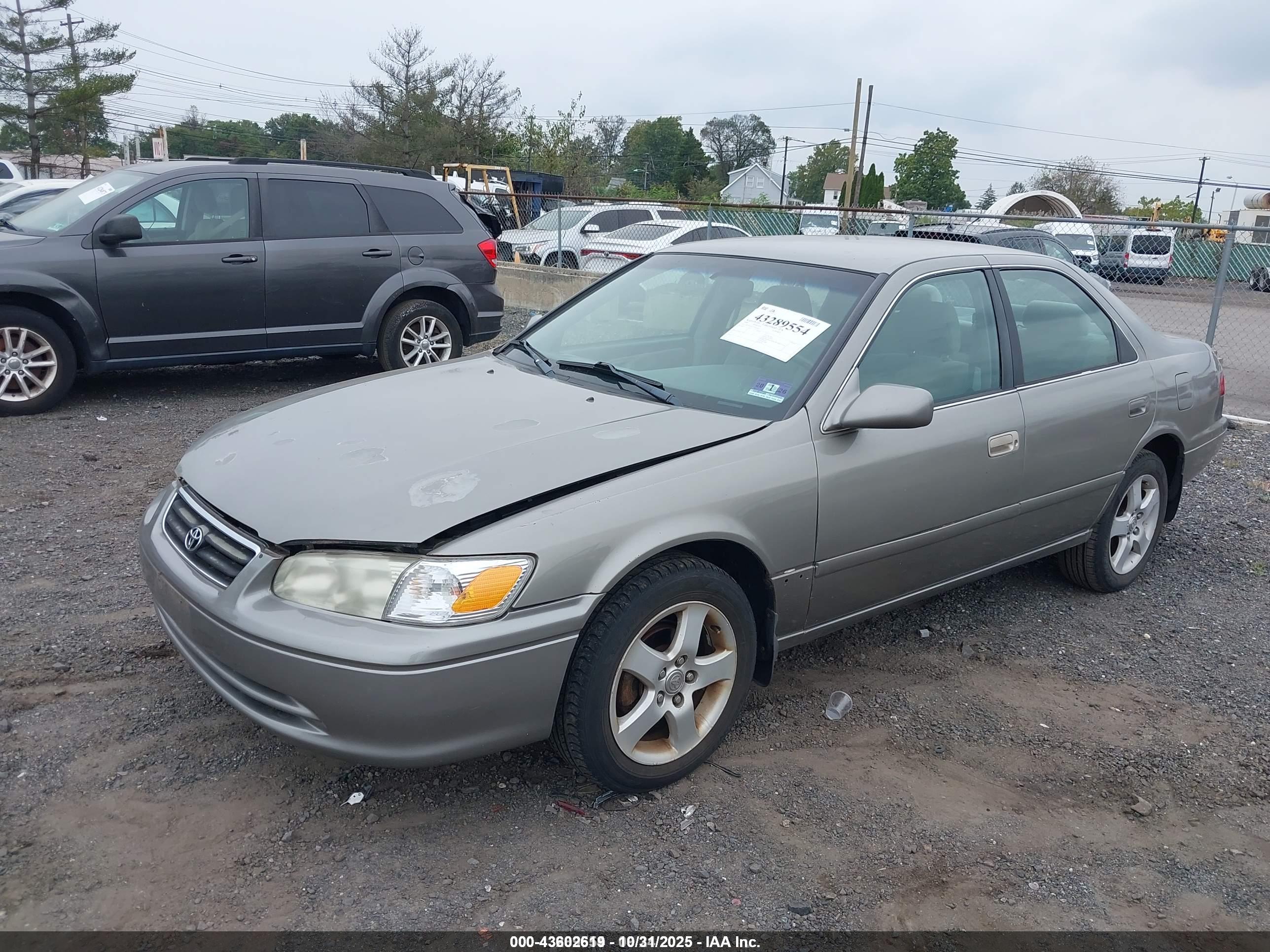 TOYOTA CAMRY image 2