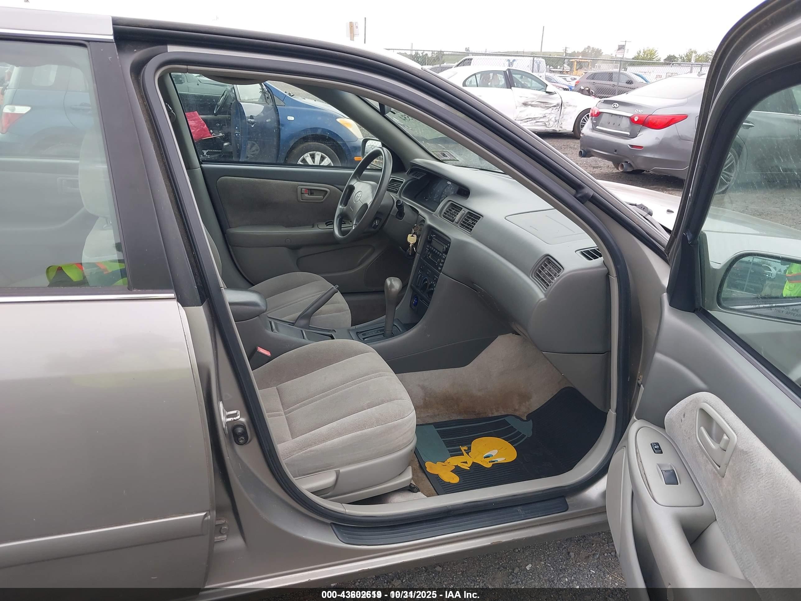 TOYOTA CAMRY image 5