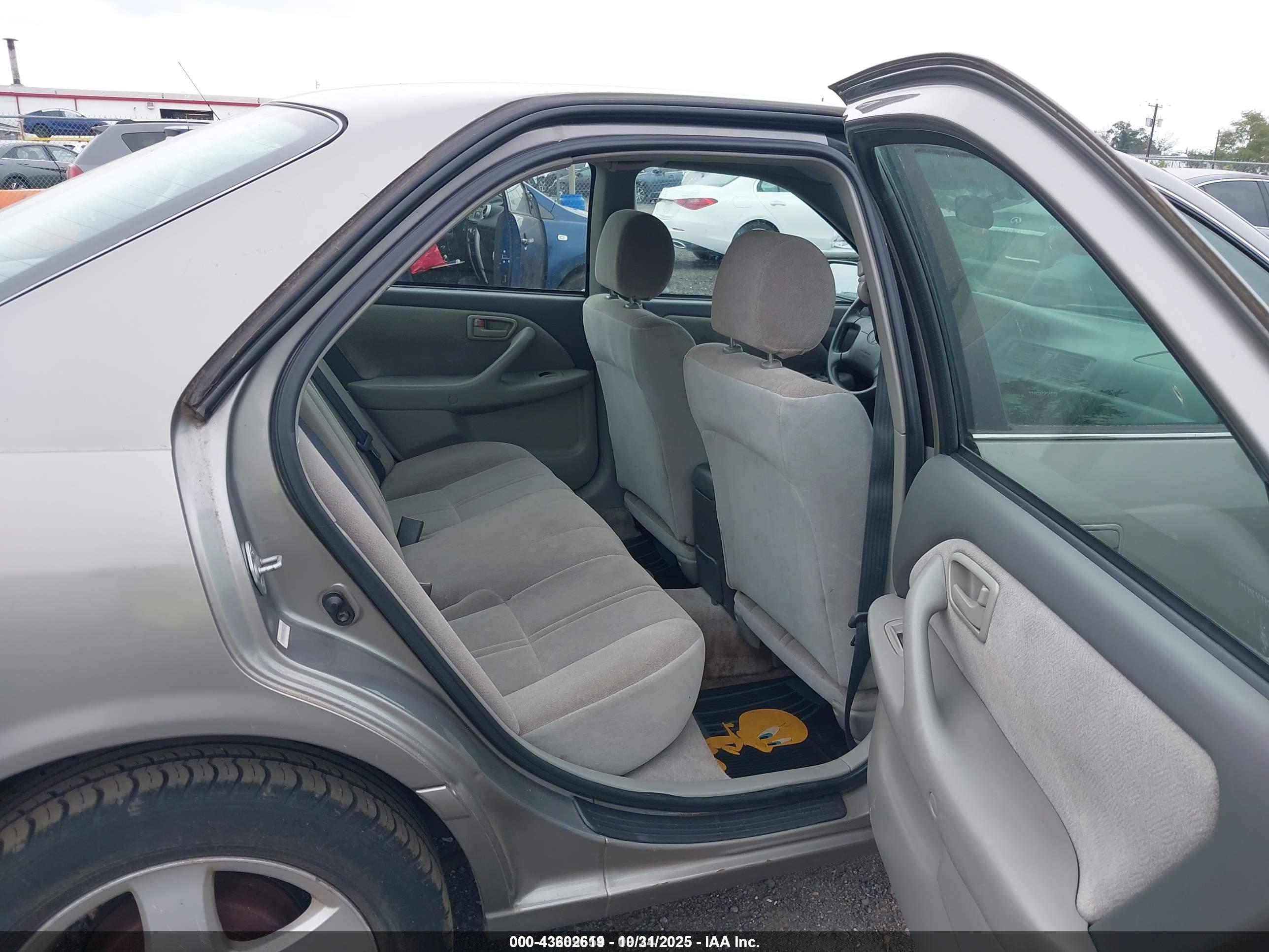 TOYOTA CAMRY image 8