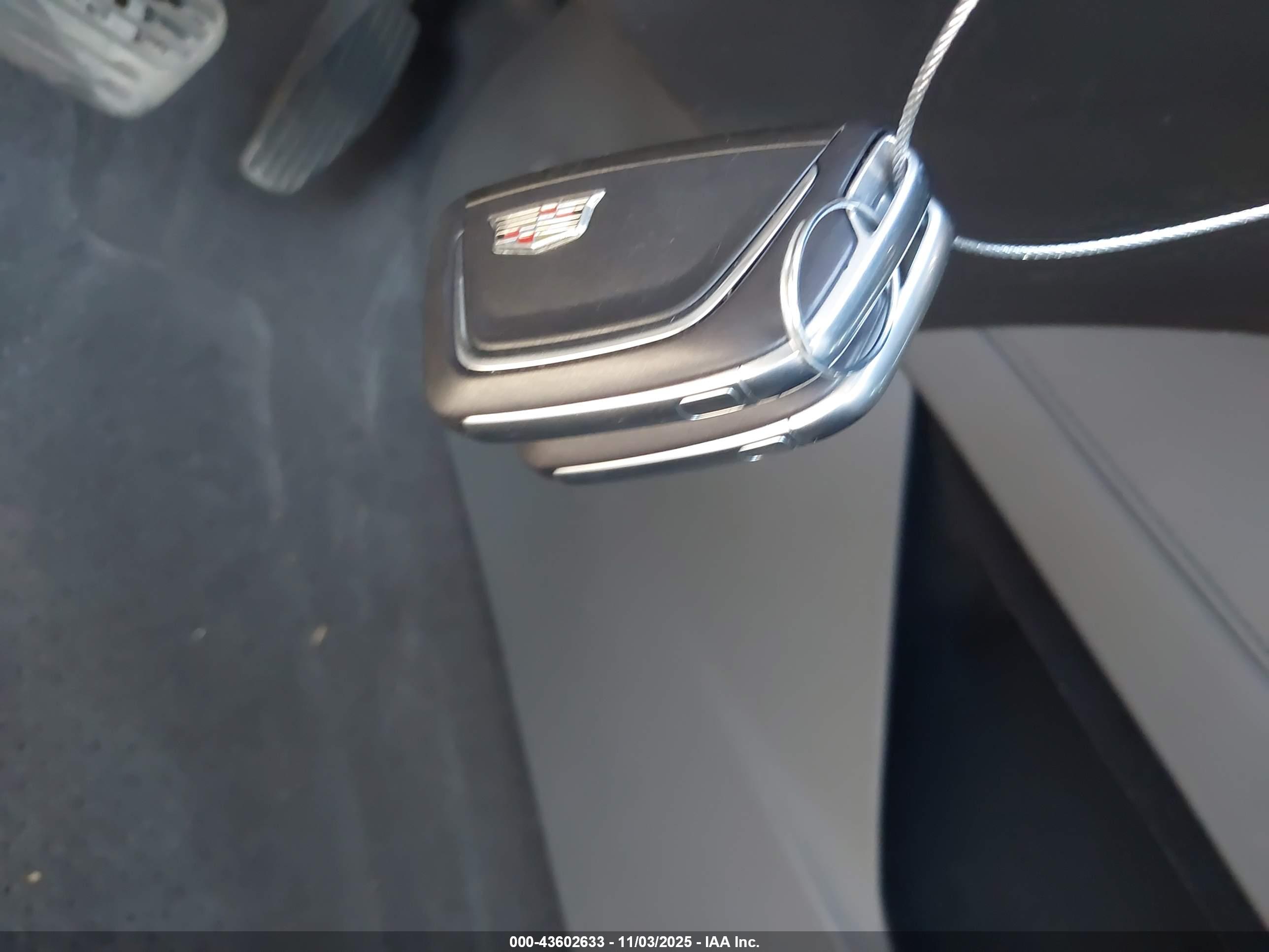CADILLAC ESCALADE image 11