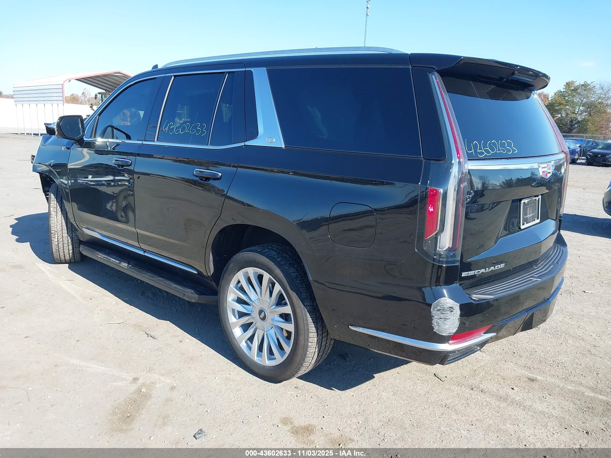 CADILLAC ESCALADE image 3