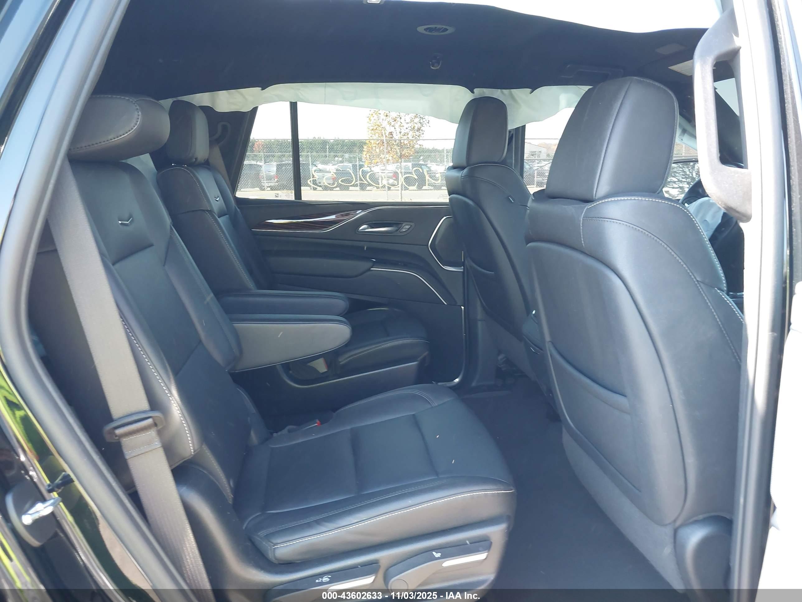 CADILLAC ESCALADE image 8