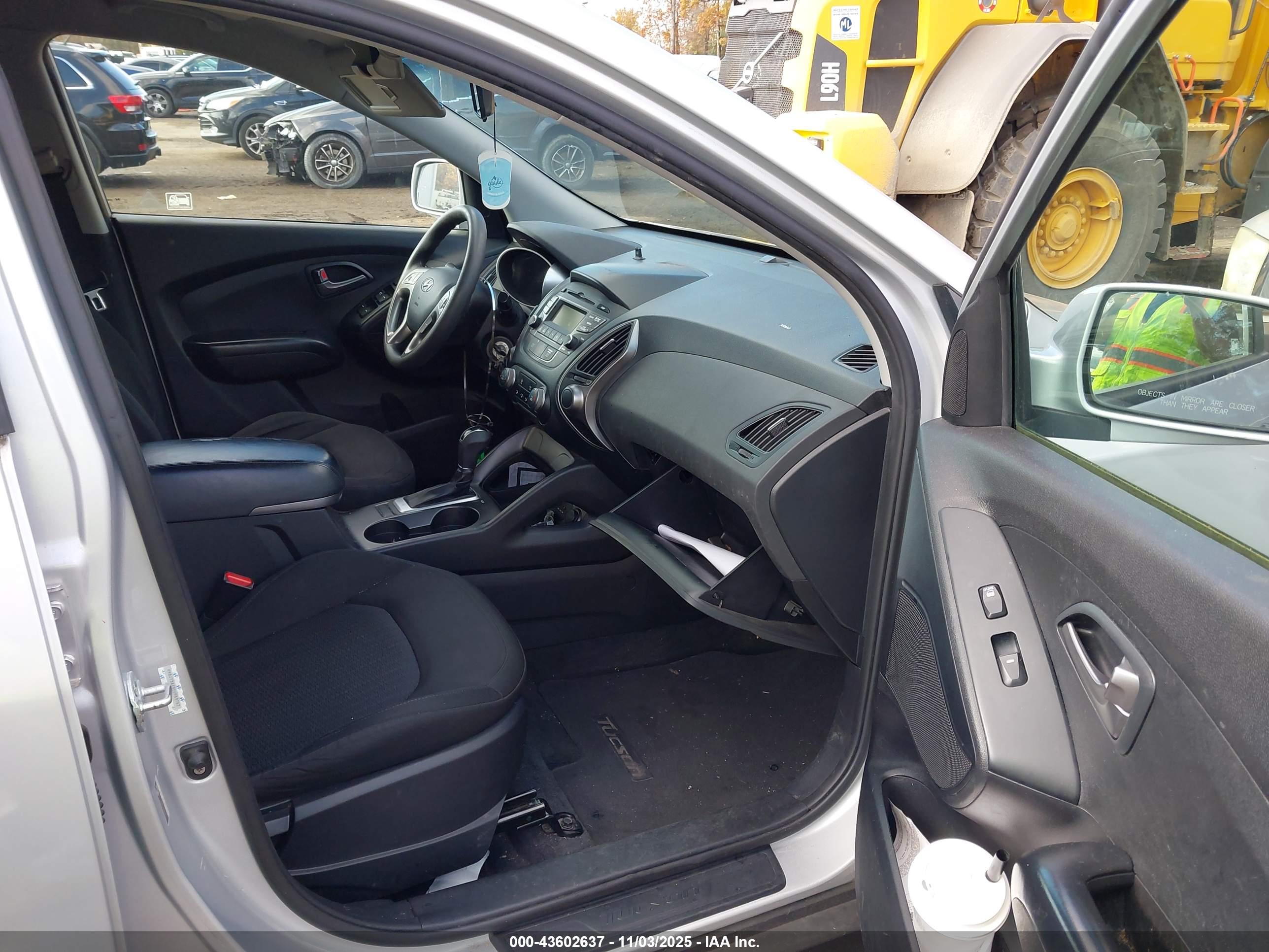 HYUNDAI TUCSON image 5