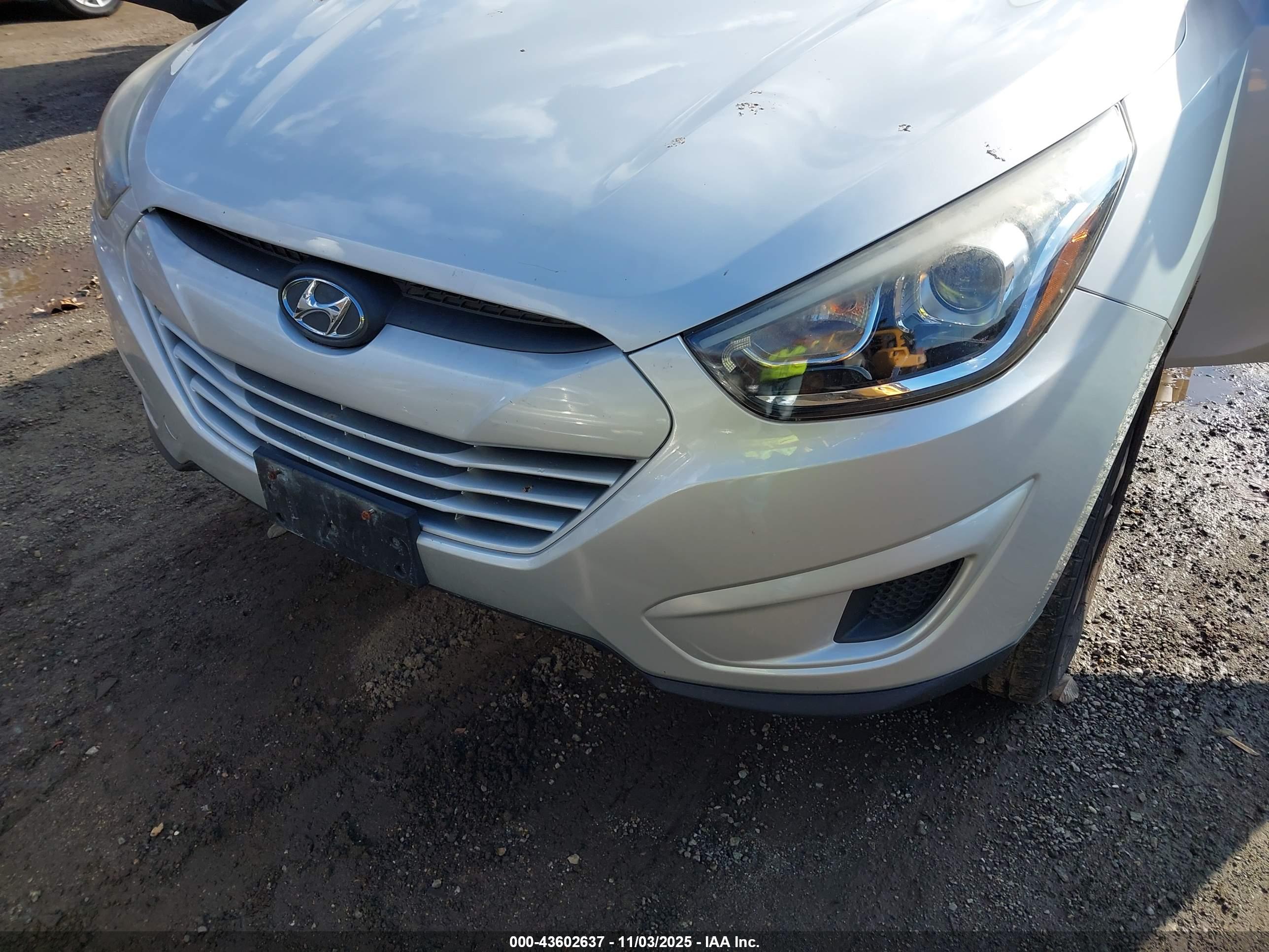 HYUNDAI TUCSON image 6