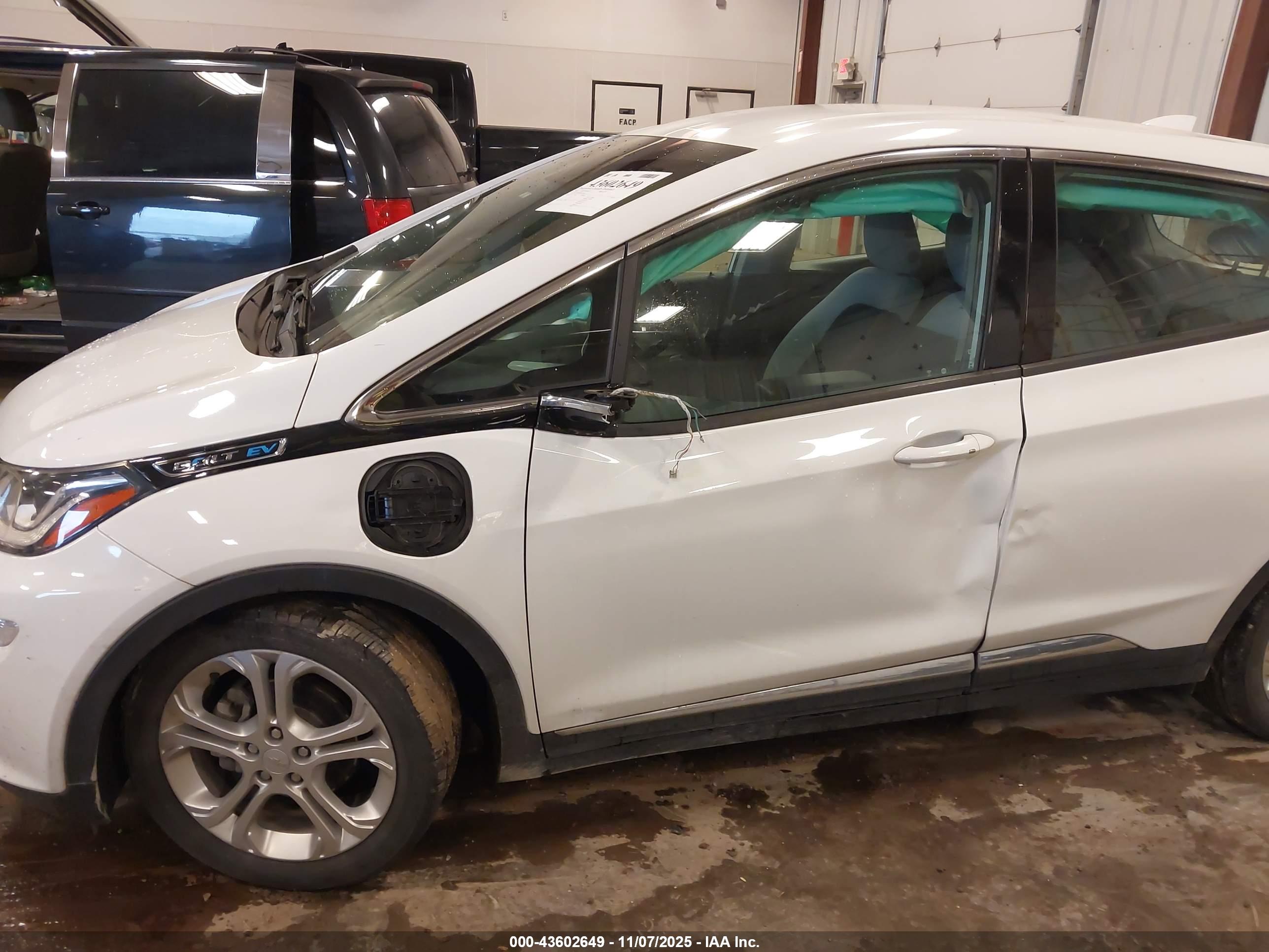 CHEVROLET BOLT image 6