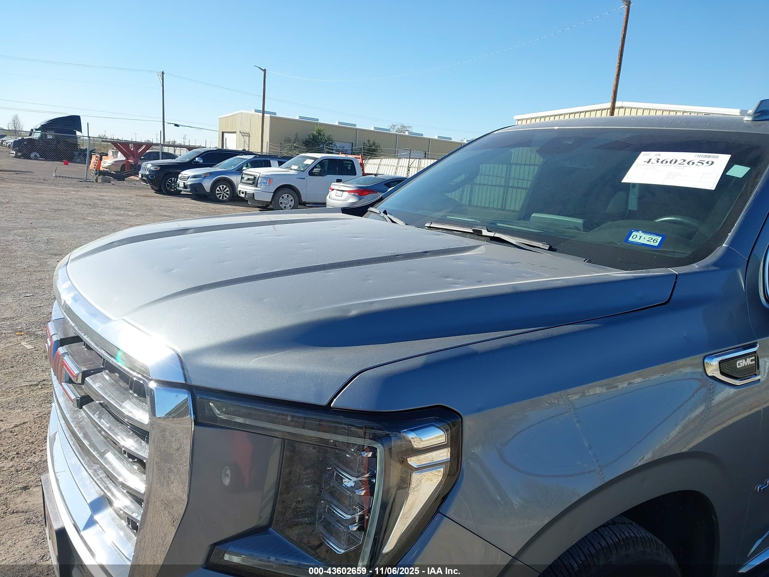 GMC YUKON image 6