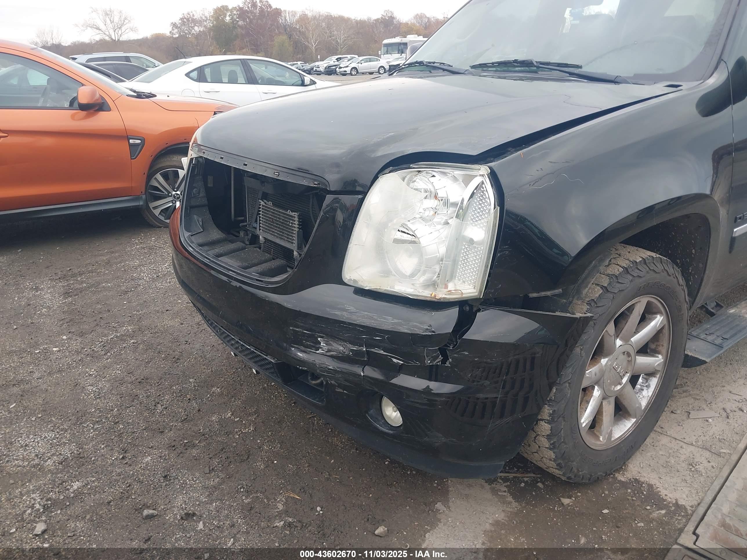 GMC YUKON image 6
