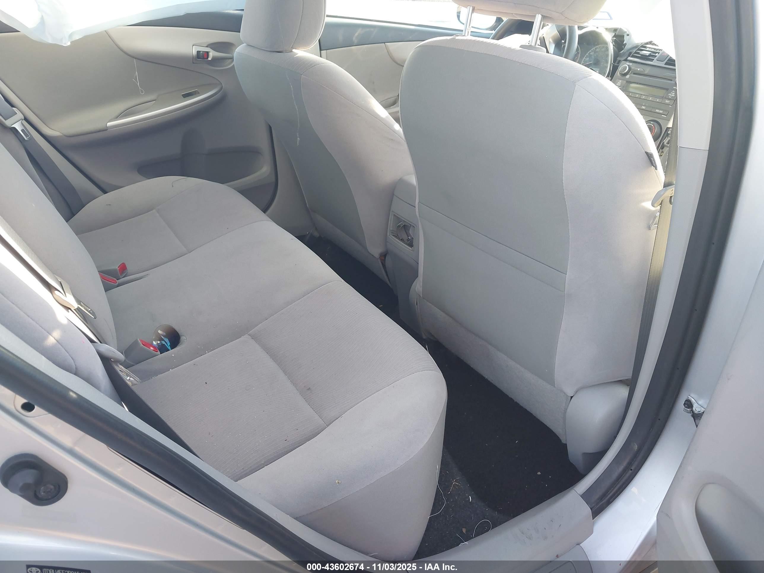 TOYOTA COROLLA image 8