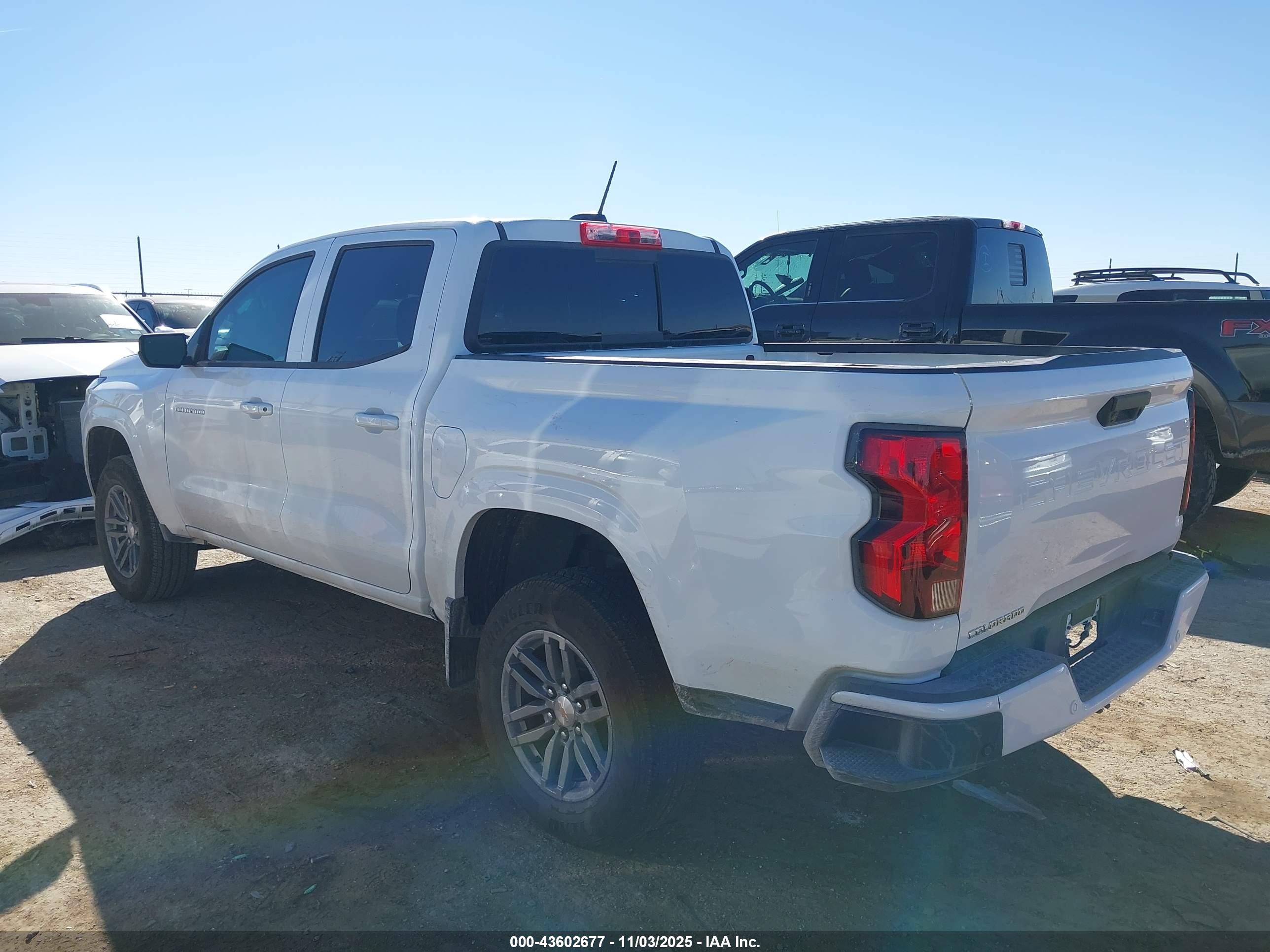 CHEVROLET COLORADO image 3