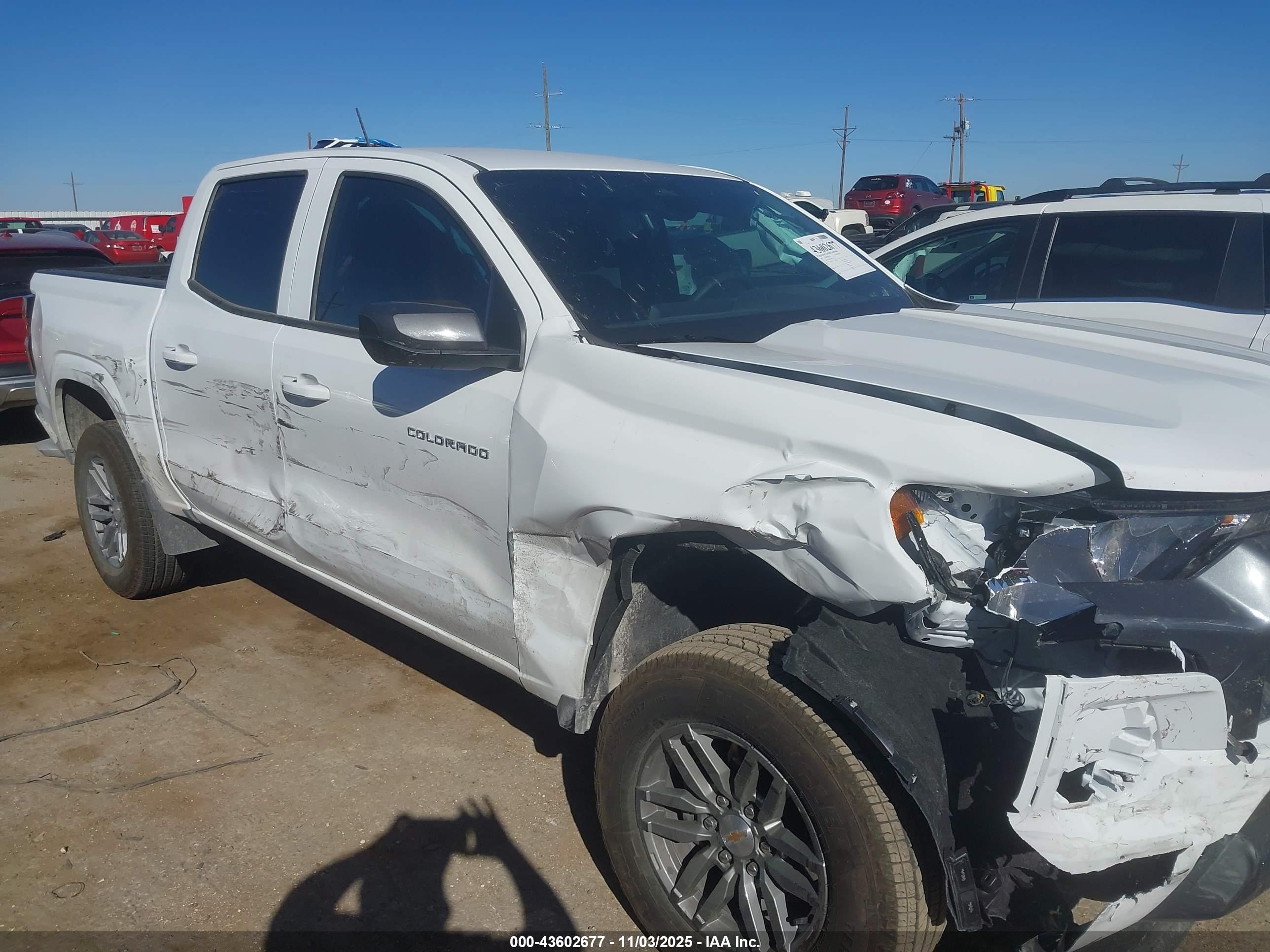 CHEVROLET COLORADO image 6