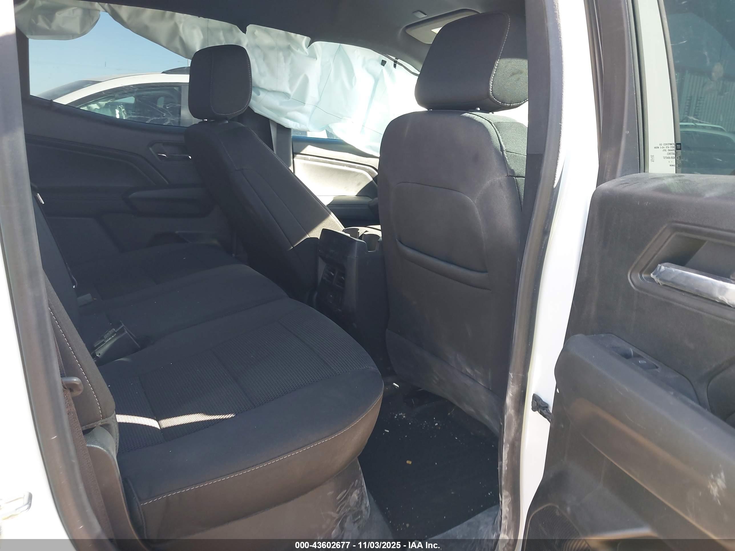 CHEVROLET COLORADO image 8