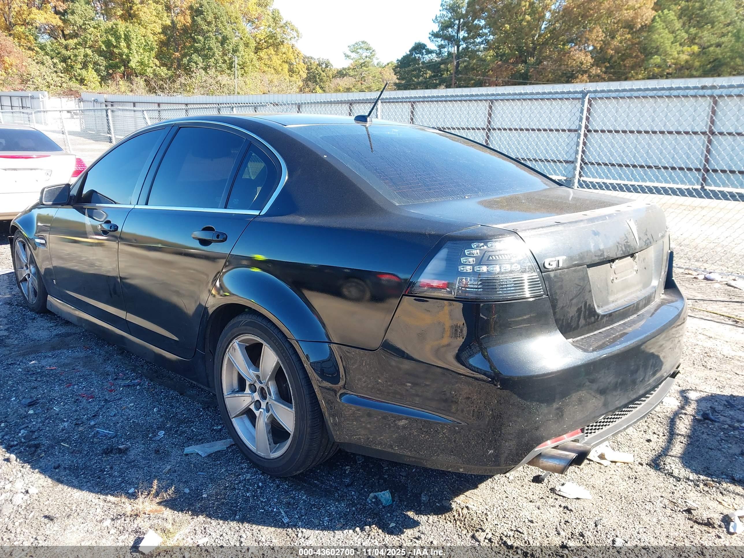 PONTIAC G8 image 3