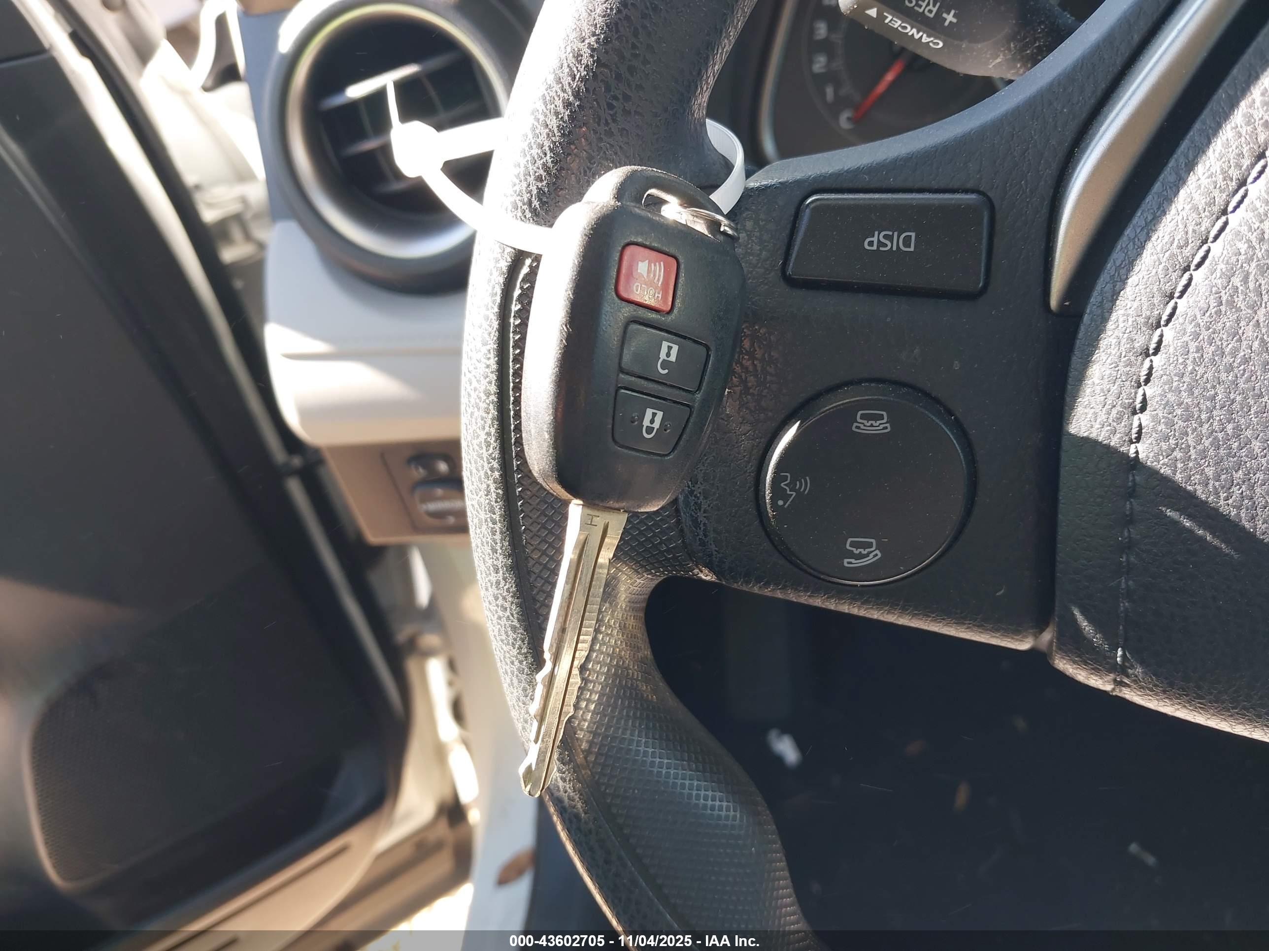 TOYOTA RAV4 image 11