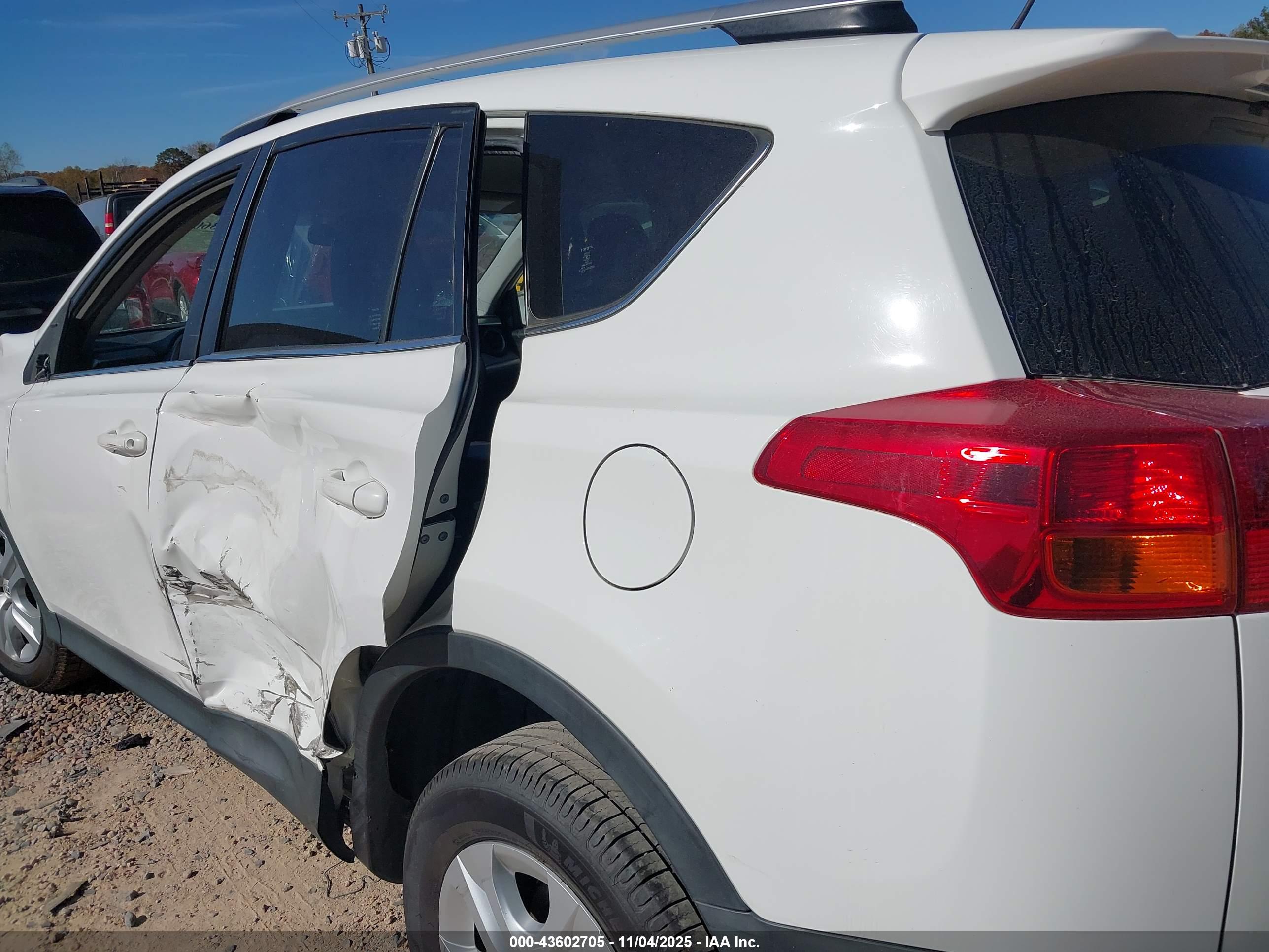 TOYOTA RAV4 image 9