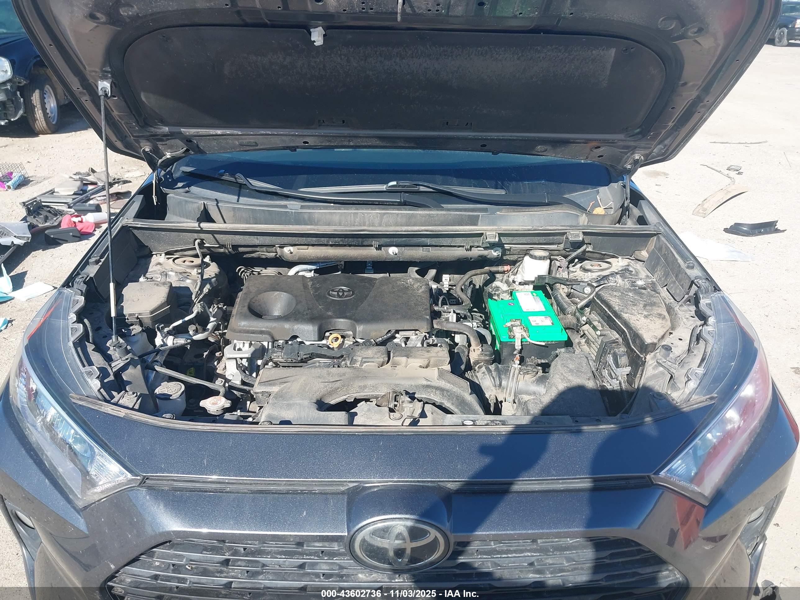 TOYOTA RAV4 image 10