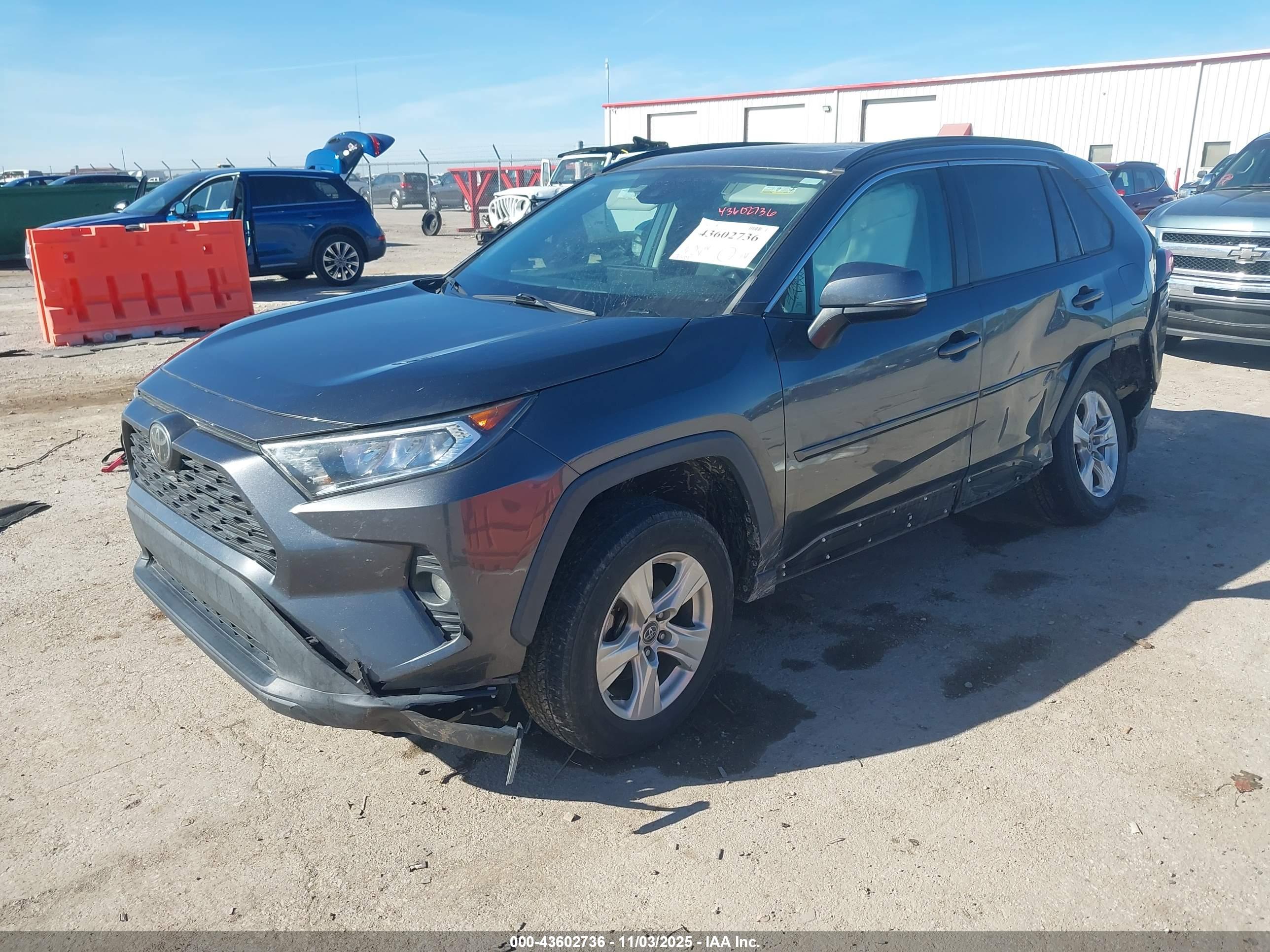 TOYOTA RAV4 image 2
