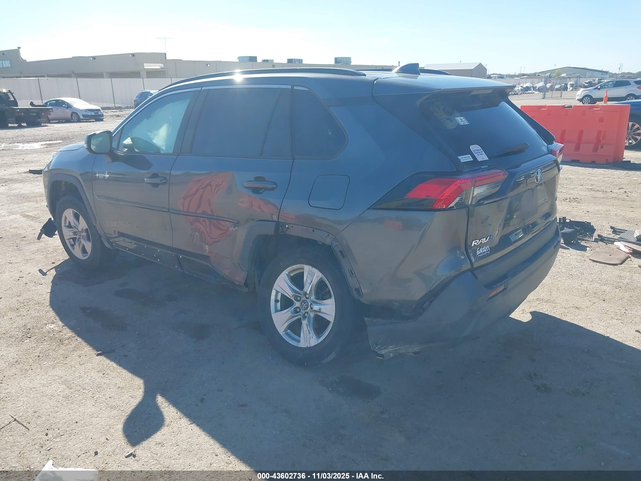 TOYOTA RAV4 image 3