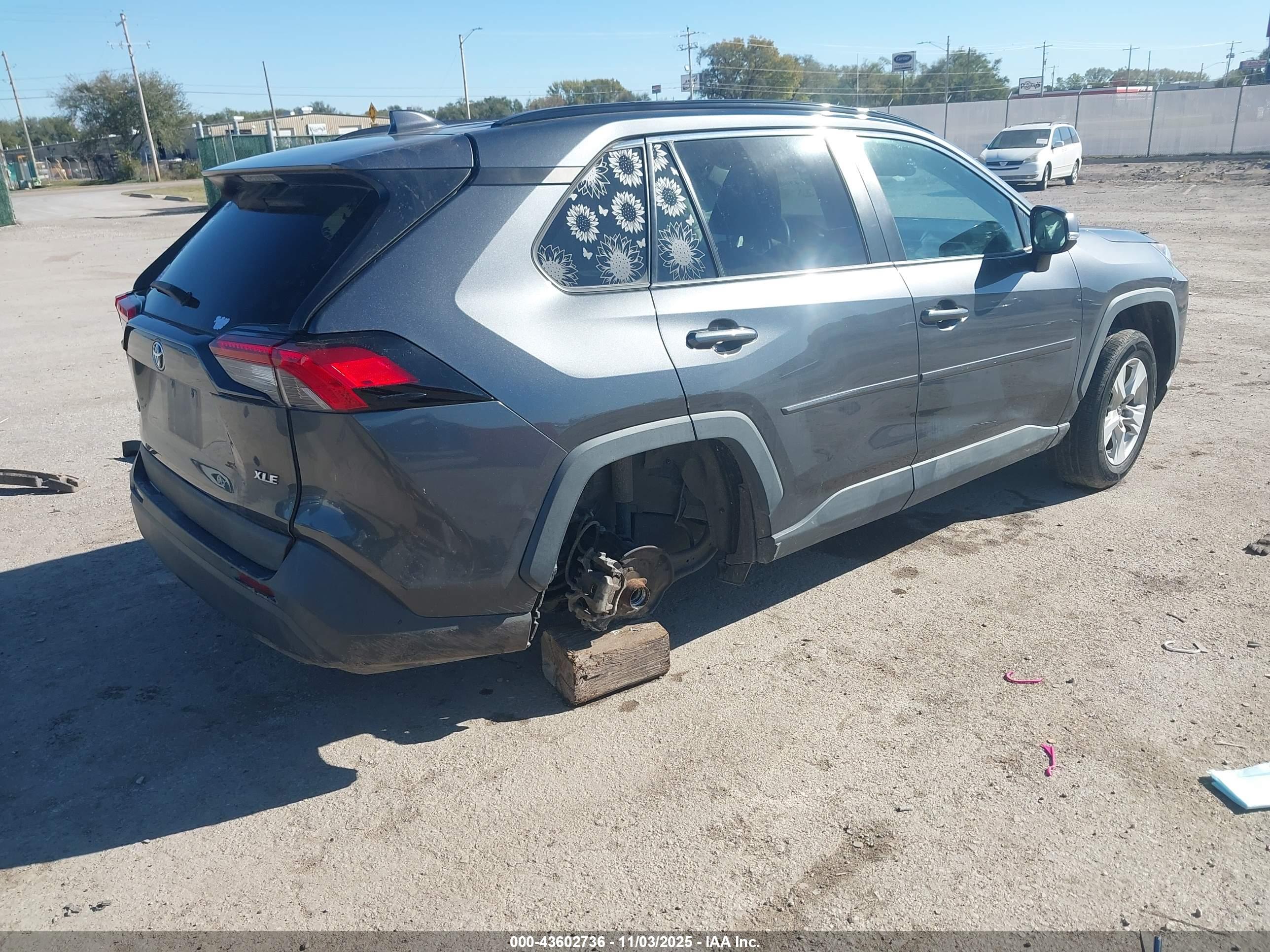 TOYOTA RAV4 image 4