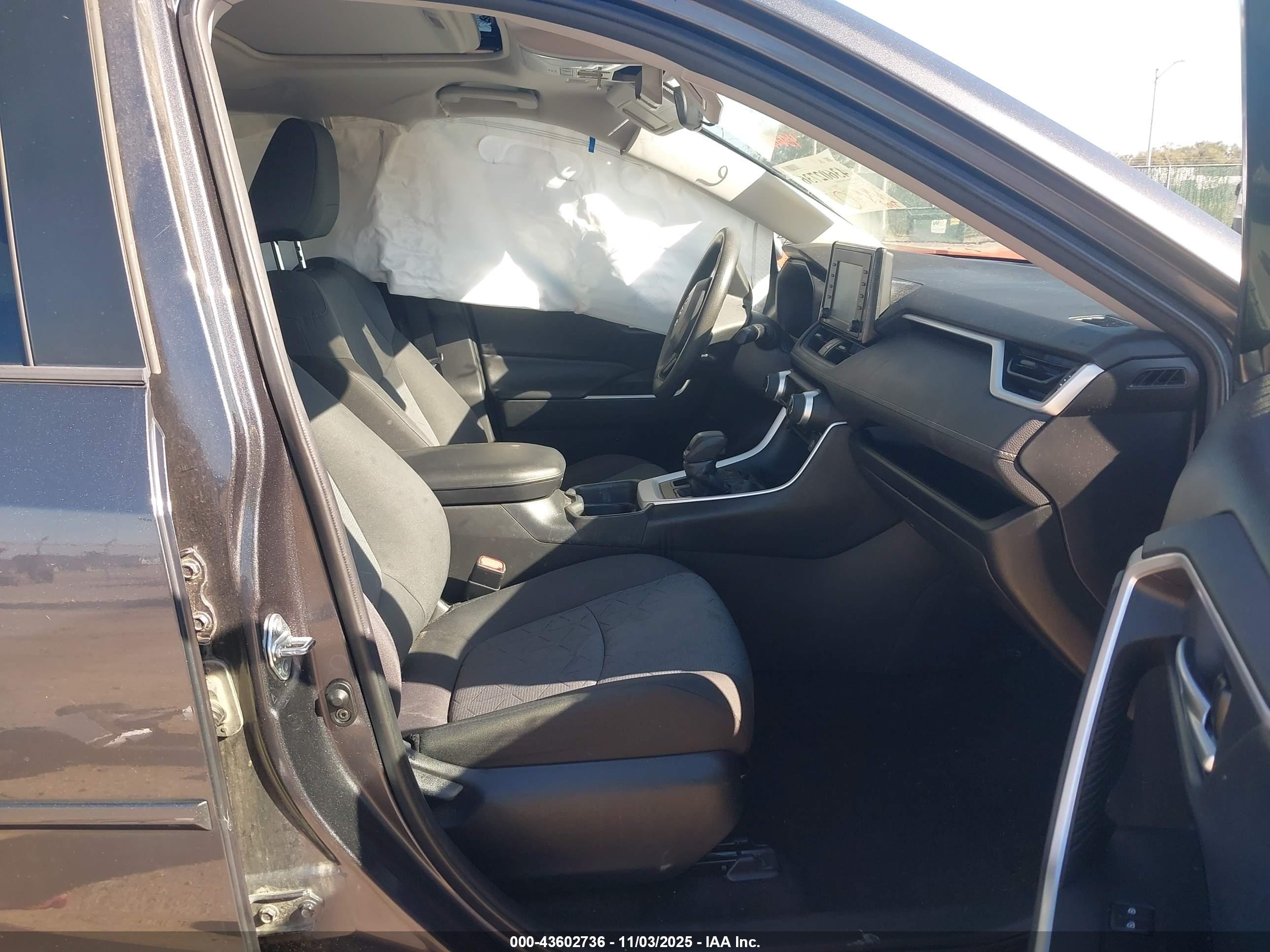 TOYOTA RAV4 image 5
